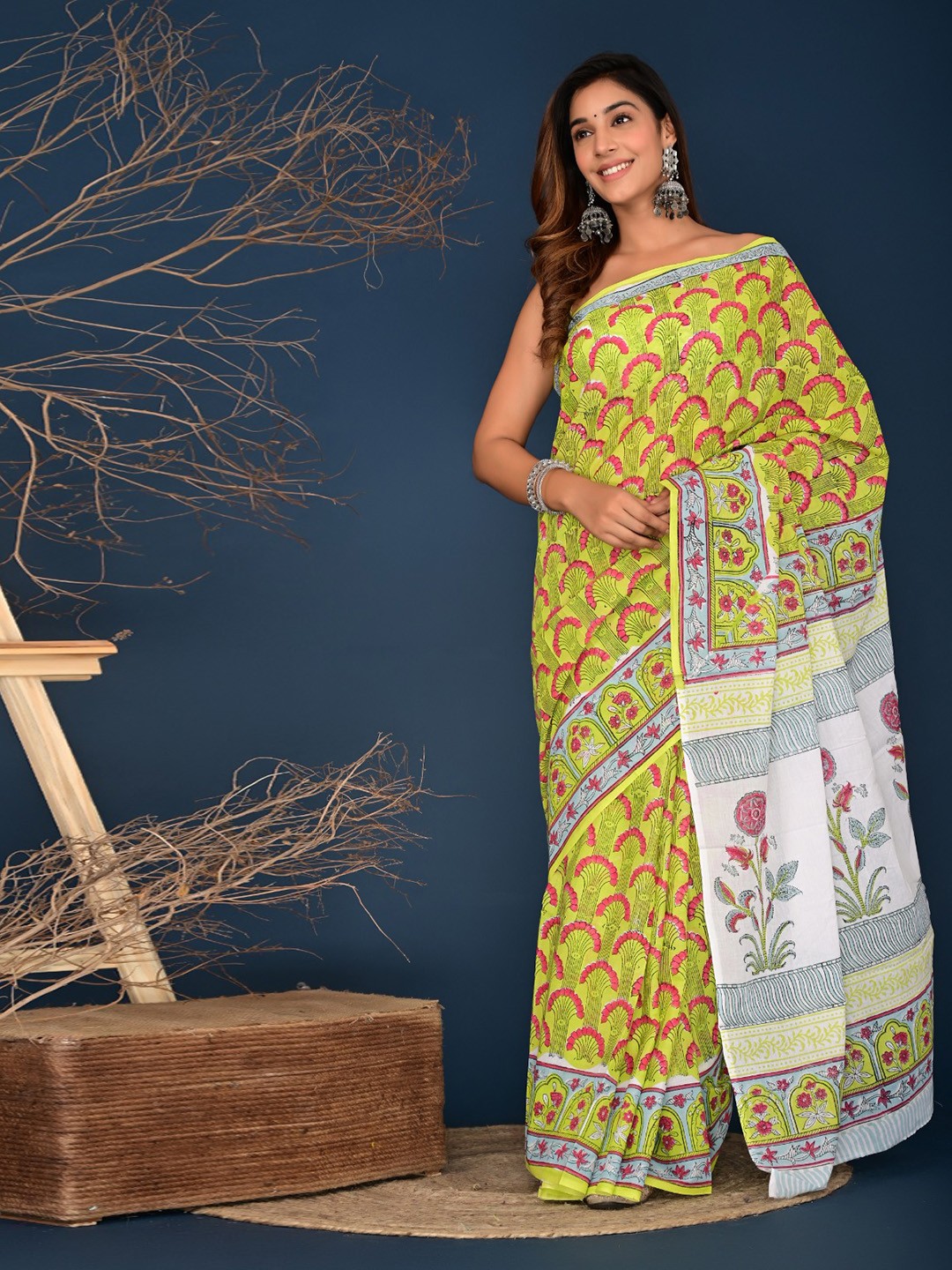 

TROPWEAR Floral Pure Cotton Block Print Saree, Yellow
