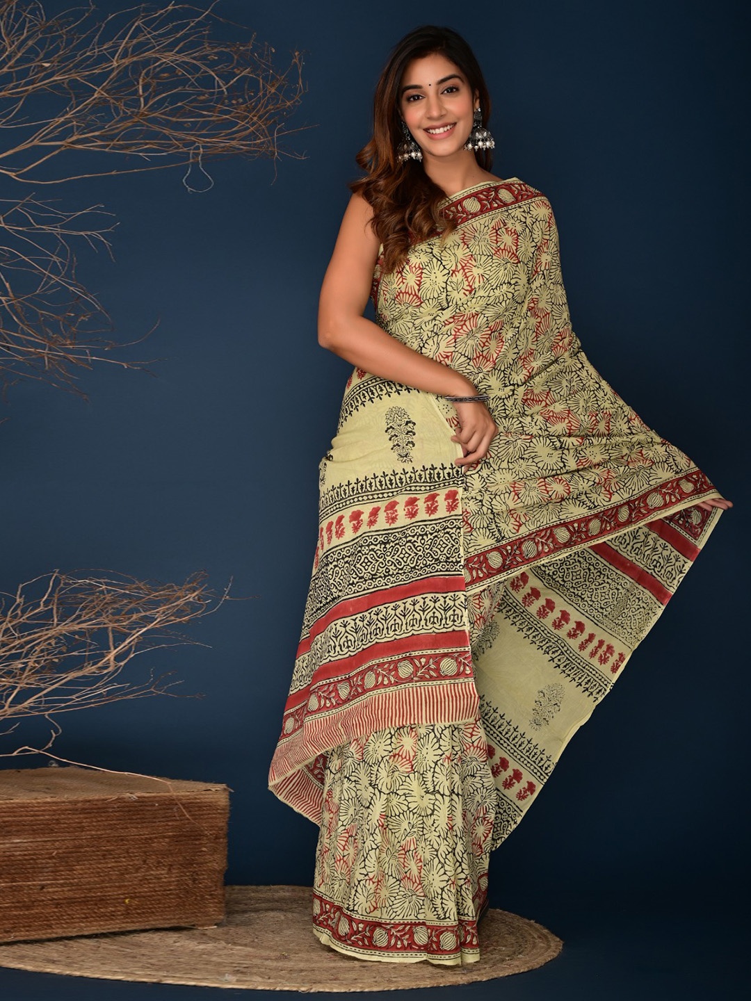 

TROPWEAR Ethnic Motifs Pure Cotton Block Print Saree, Beige