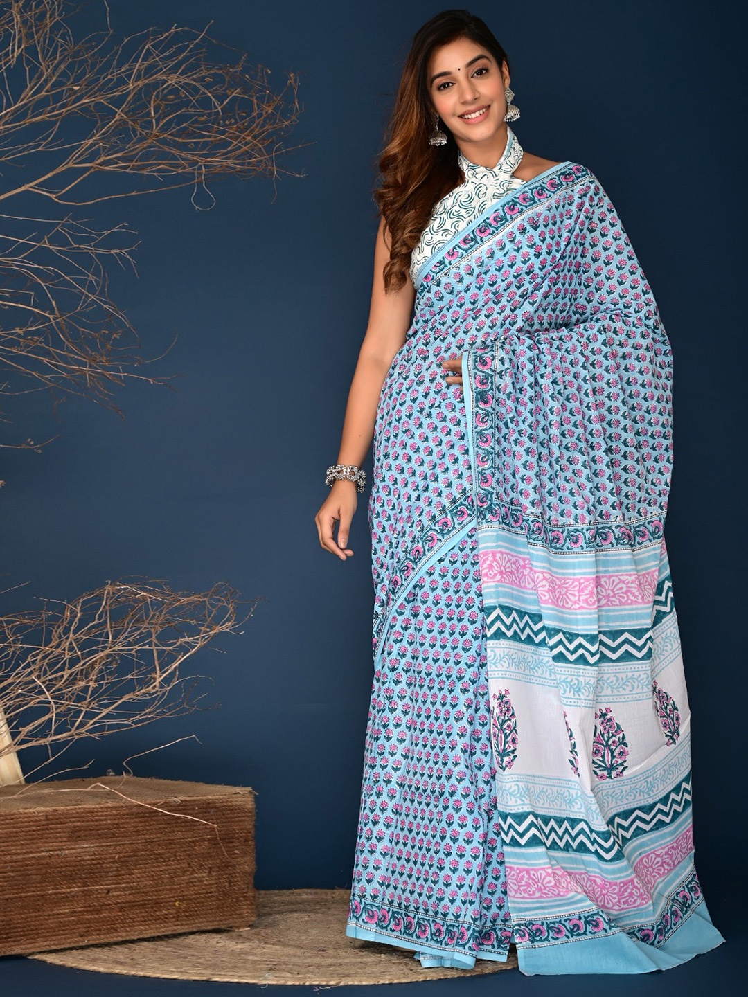 

TROPWEAR Ethnic Motifs Pure Cotton Block Print Saree, White