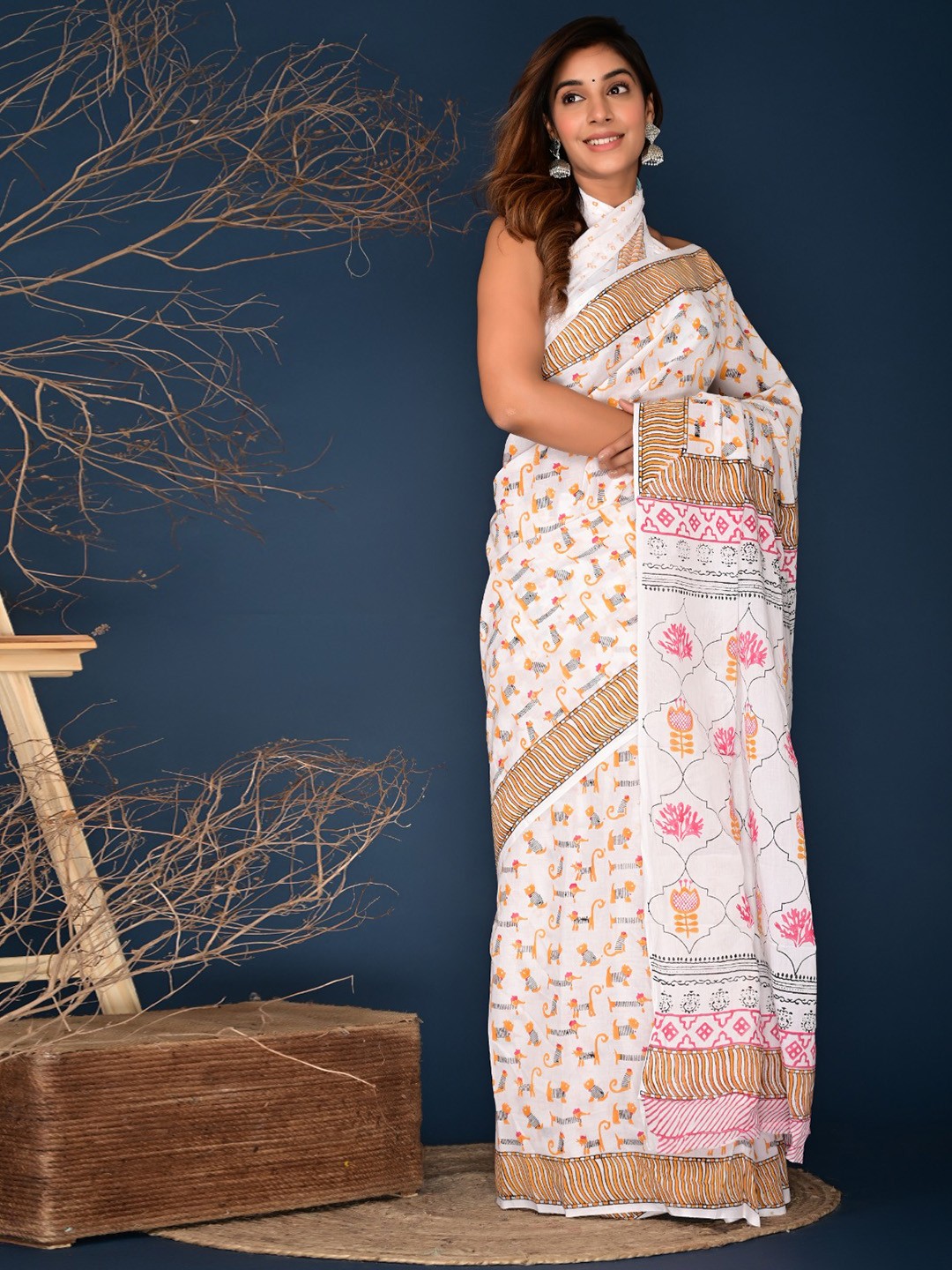 

TROPWEAR Floral Pure Cotton Block Print Saree, White