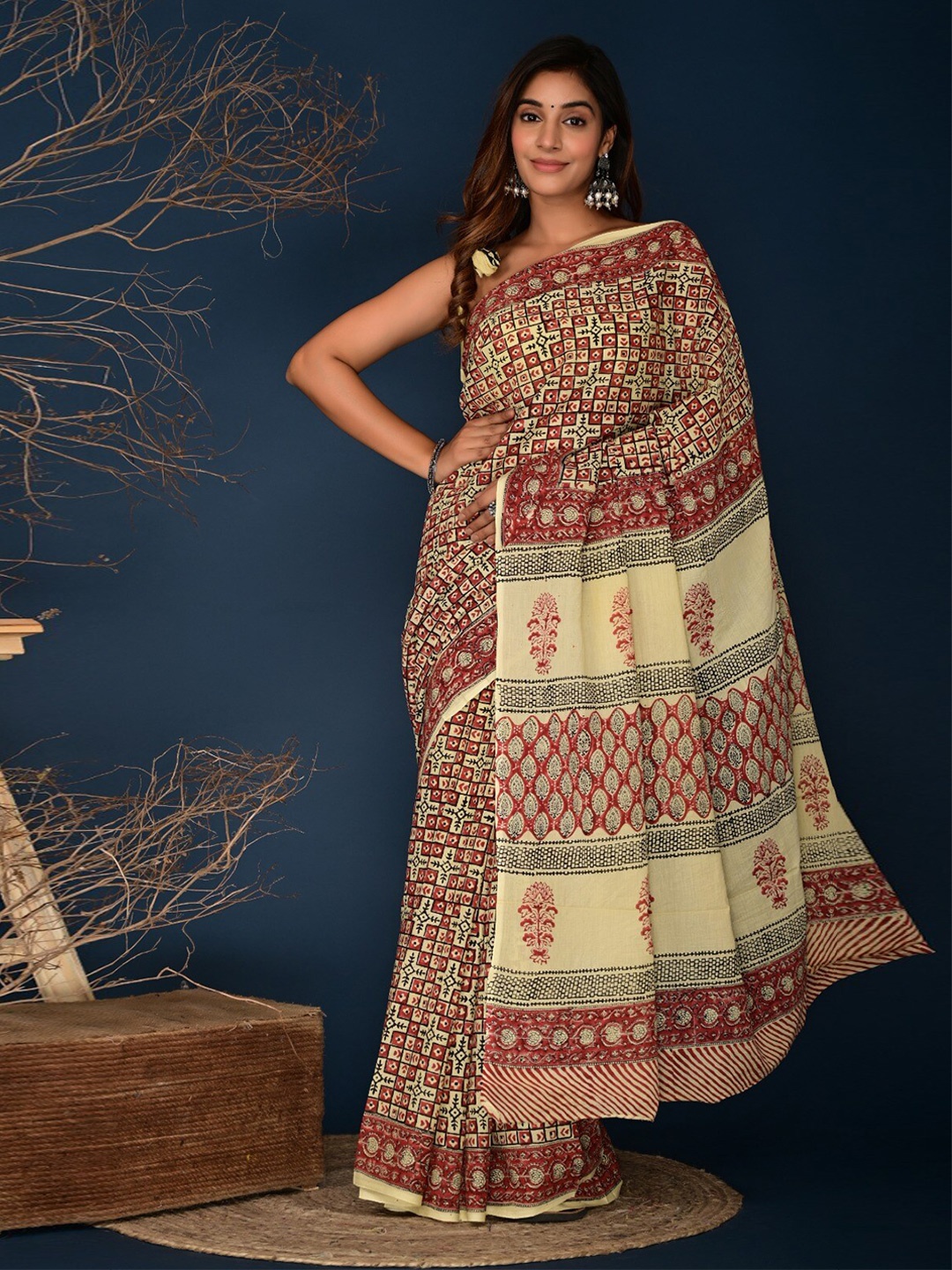 

TROPWEAR Ethnic Motifs Block Print Saree, Brown