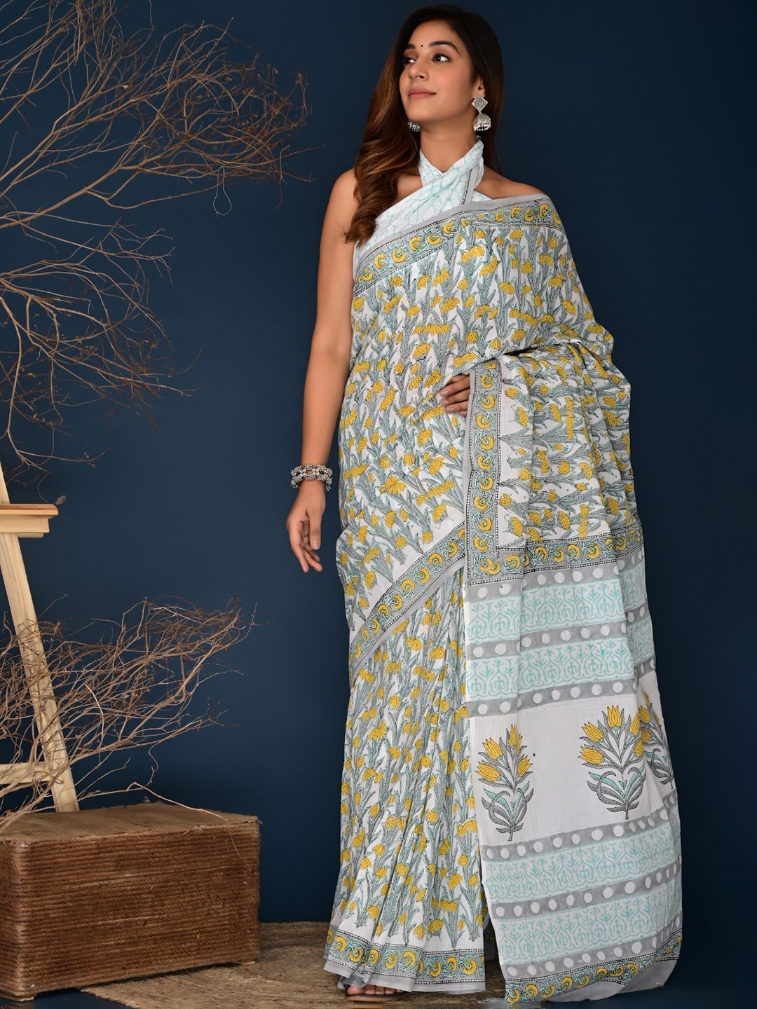 

clothonus Ethnic Motifs Printed Pure Cotton Block Print Saree, Grey