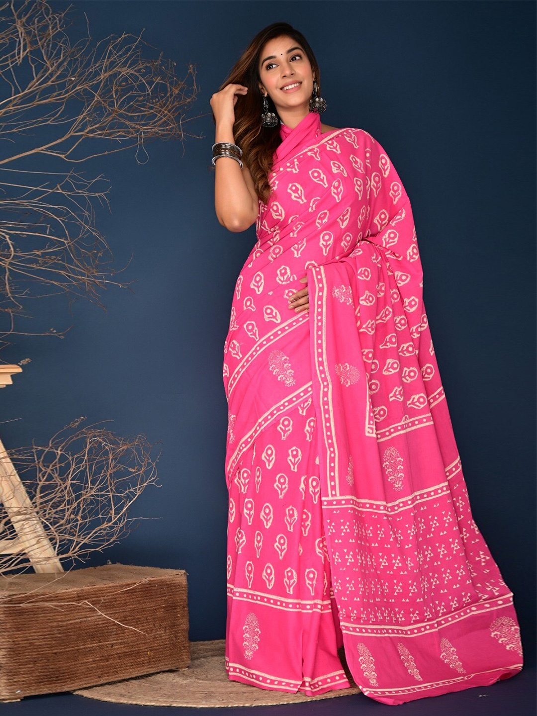 

clothonus Ethnic Motifs Printed Pure Cotton Block Print Saree, Pink