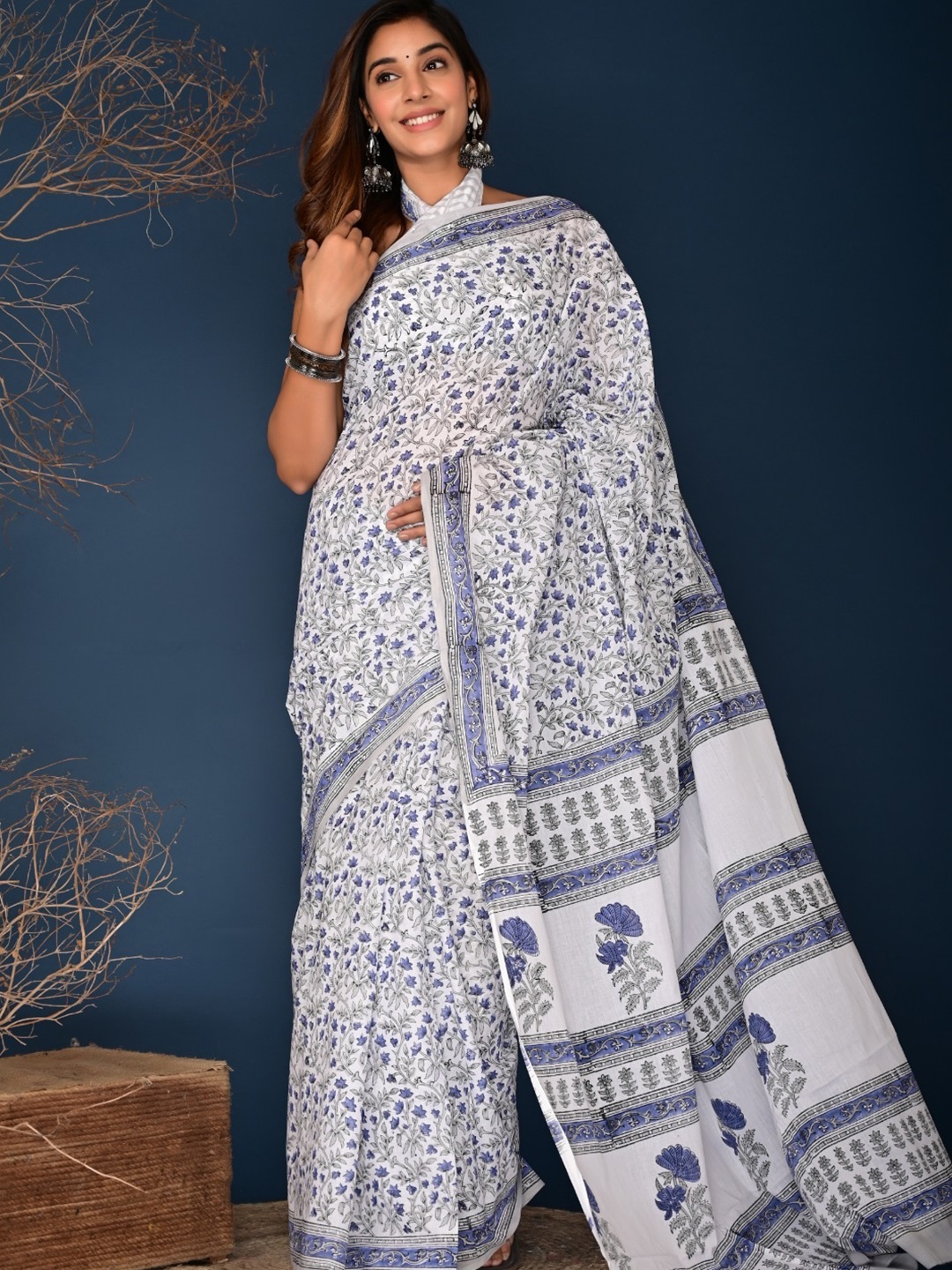 

clothonus Ethnic Motifs Printed Pure Cotton Block Print Saree, Grey