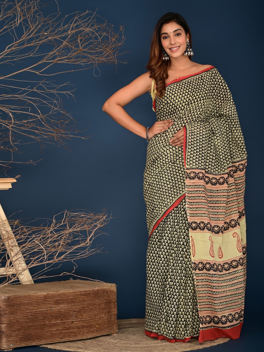

clothonus Ethnic Motifs Printed Pure Cotton Block Print Saree, Green
