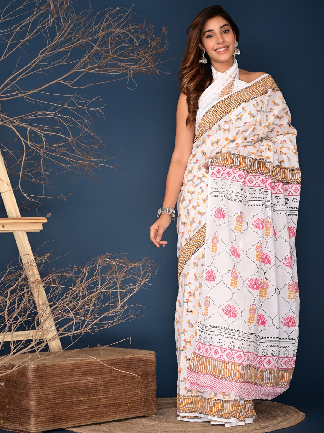 

clothonus Ethnic Motifs Printed Pure Cotton Block Print Saree, White