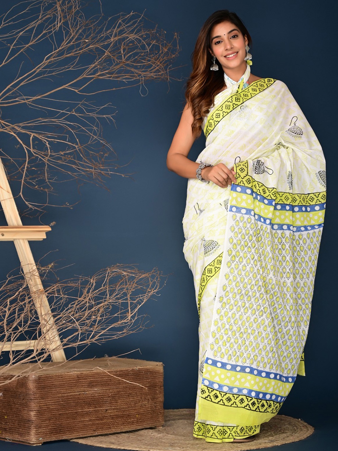 

clothonus Ethnic Motifs Printed Pure Cotton Block Print Saree, White