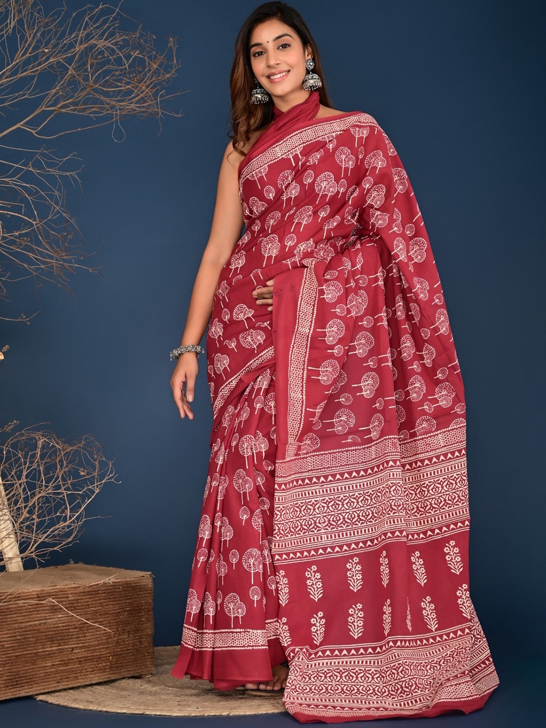 

clothonus Ethnic Motifs Printed Block Print Saree, Red