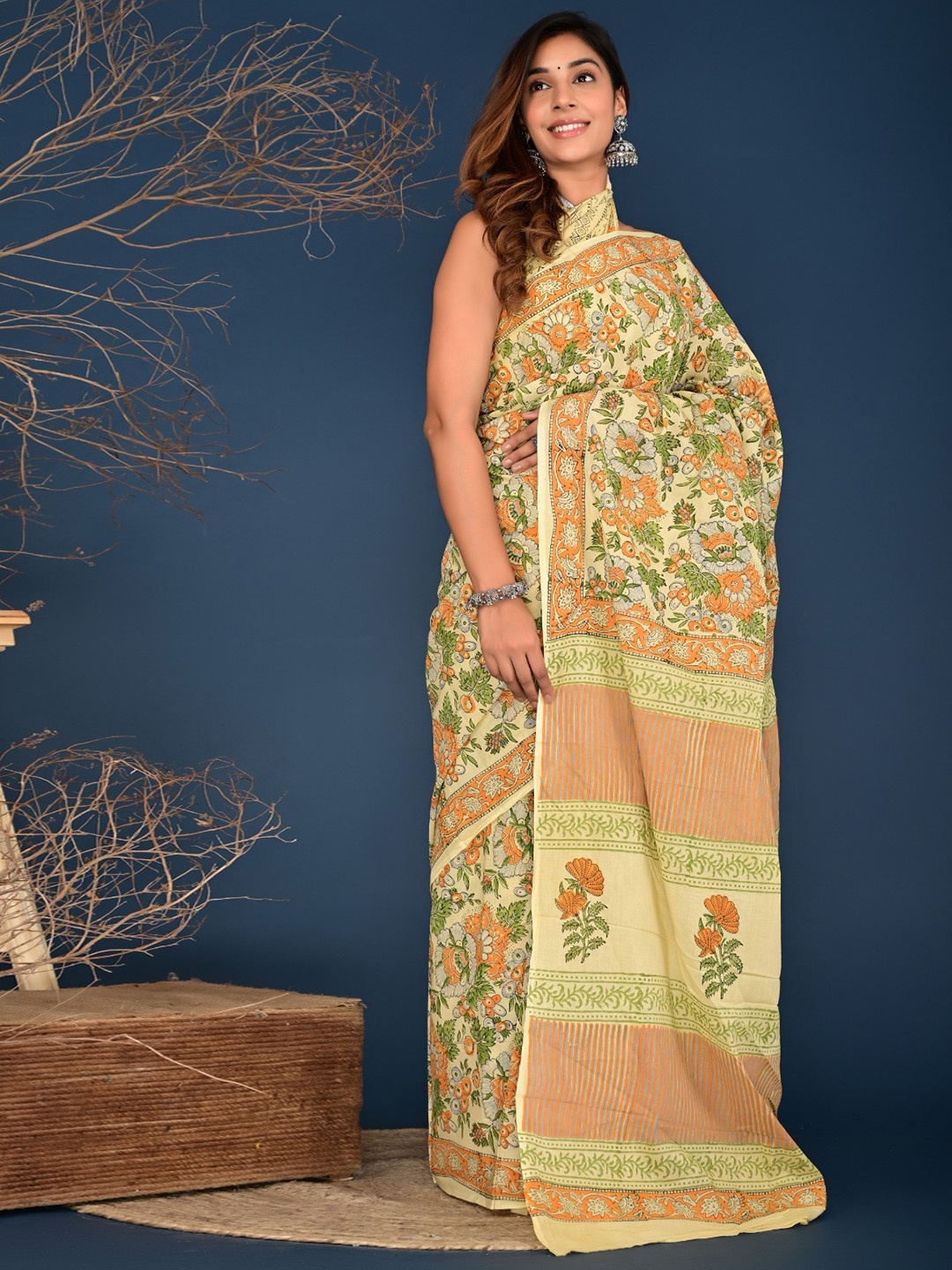 

clothonus Floral Printed Pure Cotton Block Print Saree, Yellow