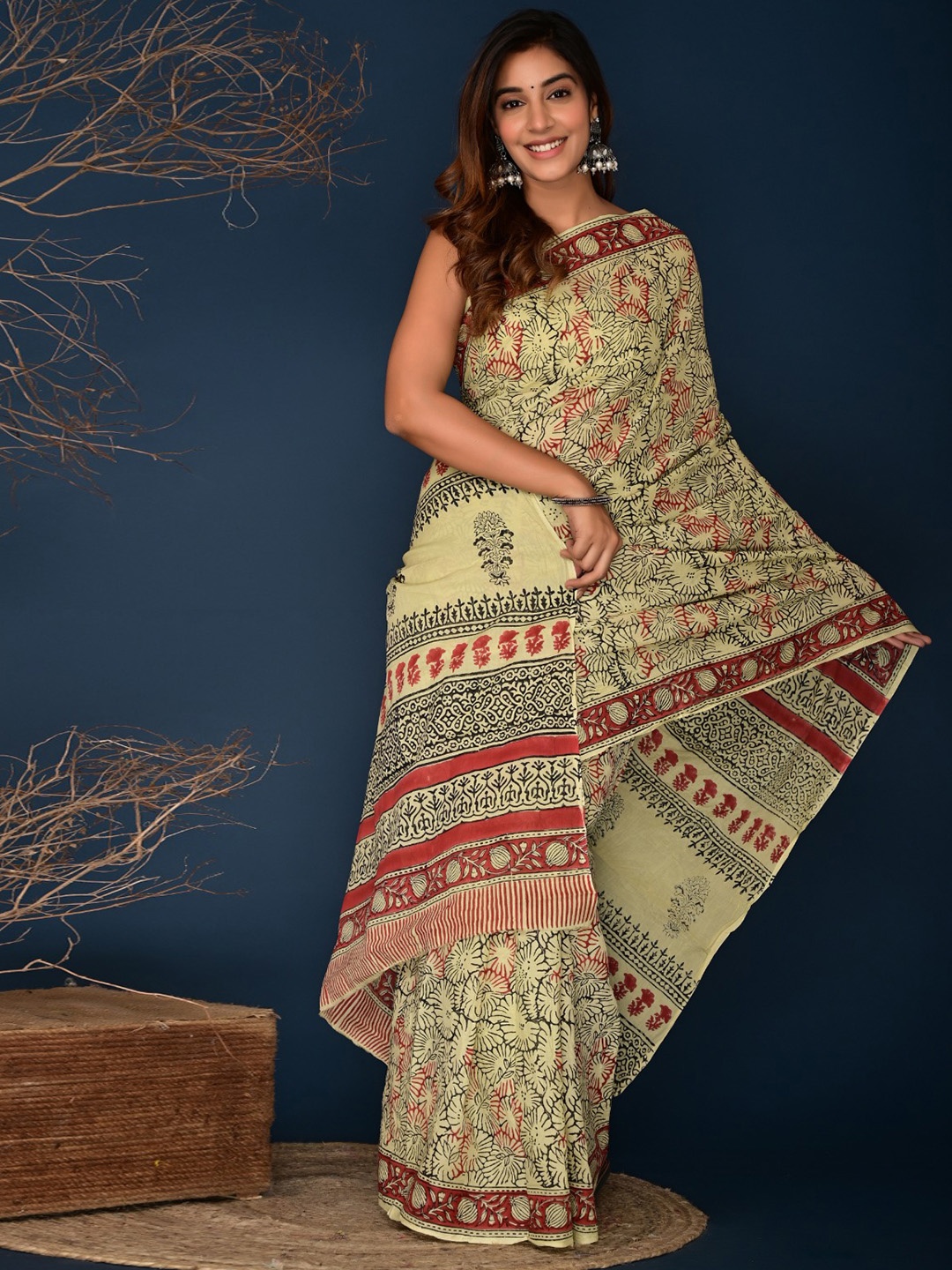 

clothonus Ethnic Motifs Printed Pure Cotton Block Print Saree, Beige