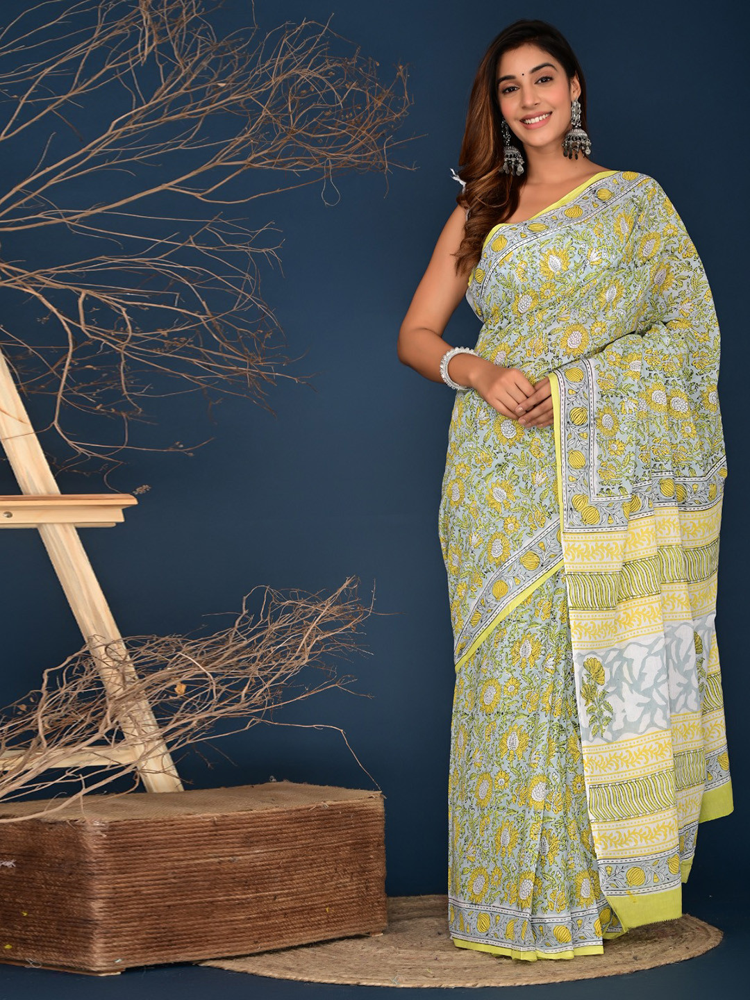 

JALTHER Ethnic Motifs Printed Saree, Yellow