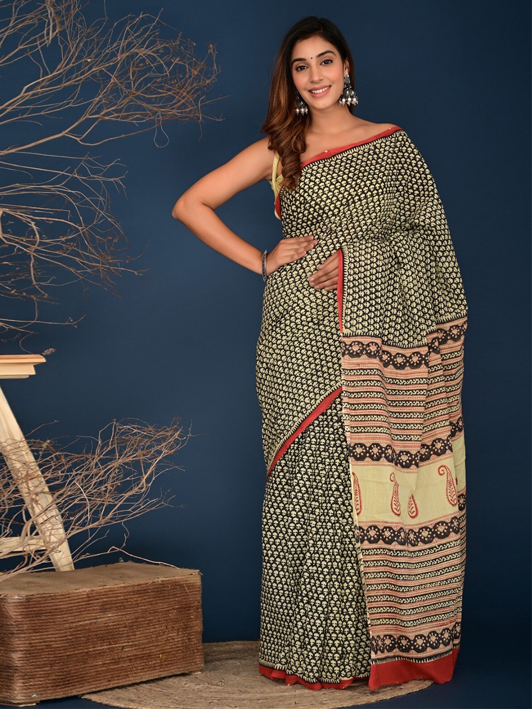 

JALTHER Ethnic Motifs Printed Pure Cotton Saree, Black