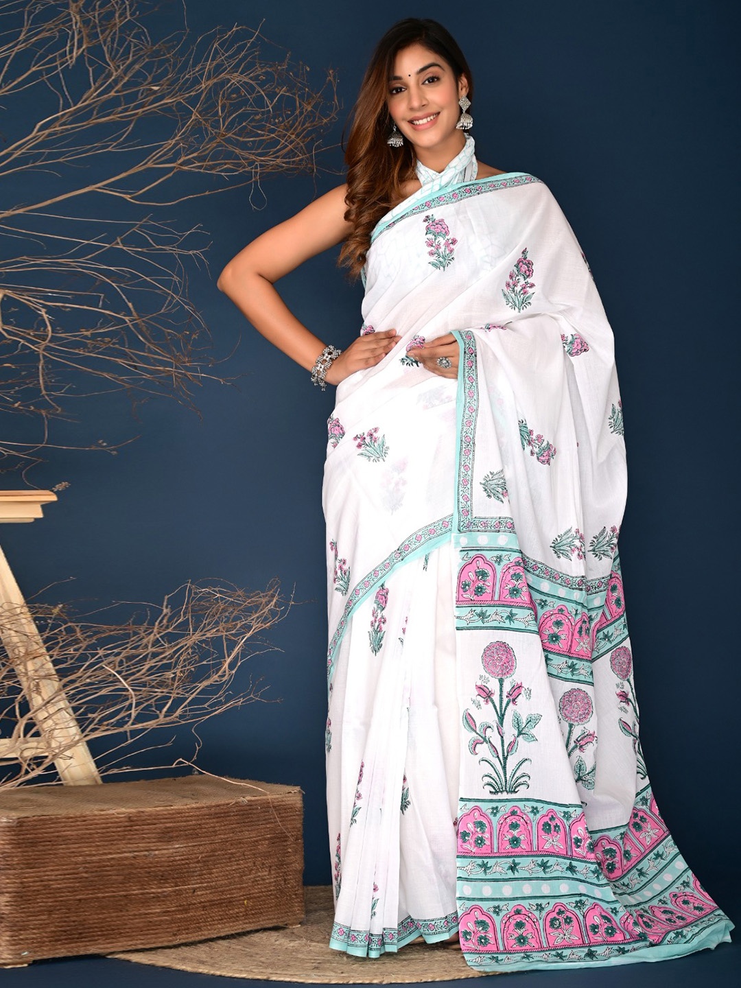 

JALTHER Ethnic Motifs Printed Saree, White