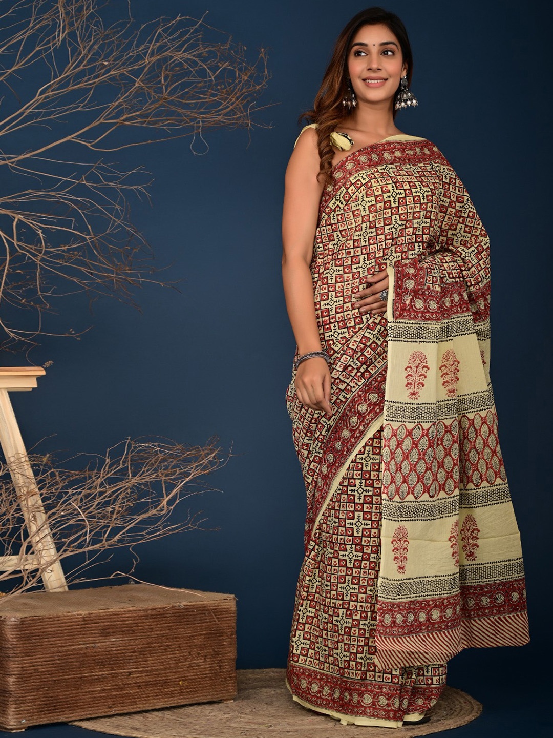 

JALTHER Ethnic Motifs Printed Saree, Brown