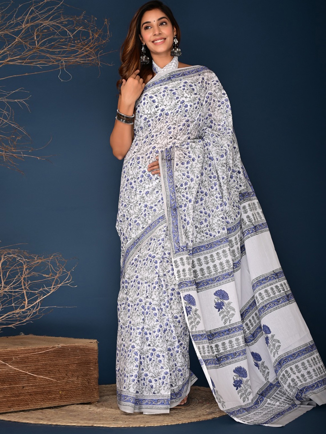

JALTHER Floral Printed Pure Cotton Saree, Grey