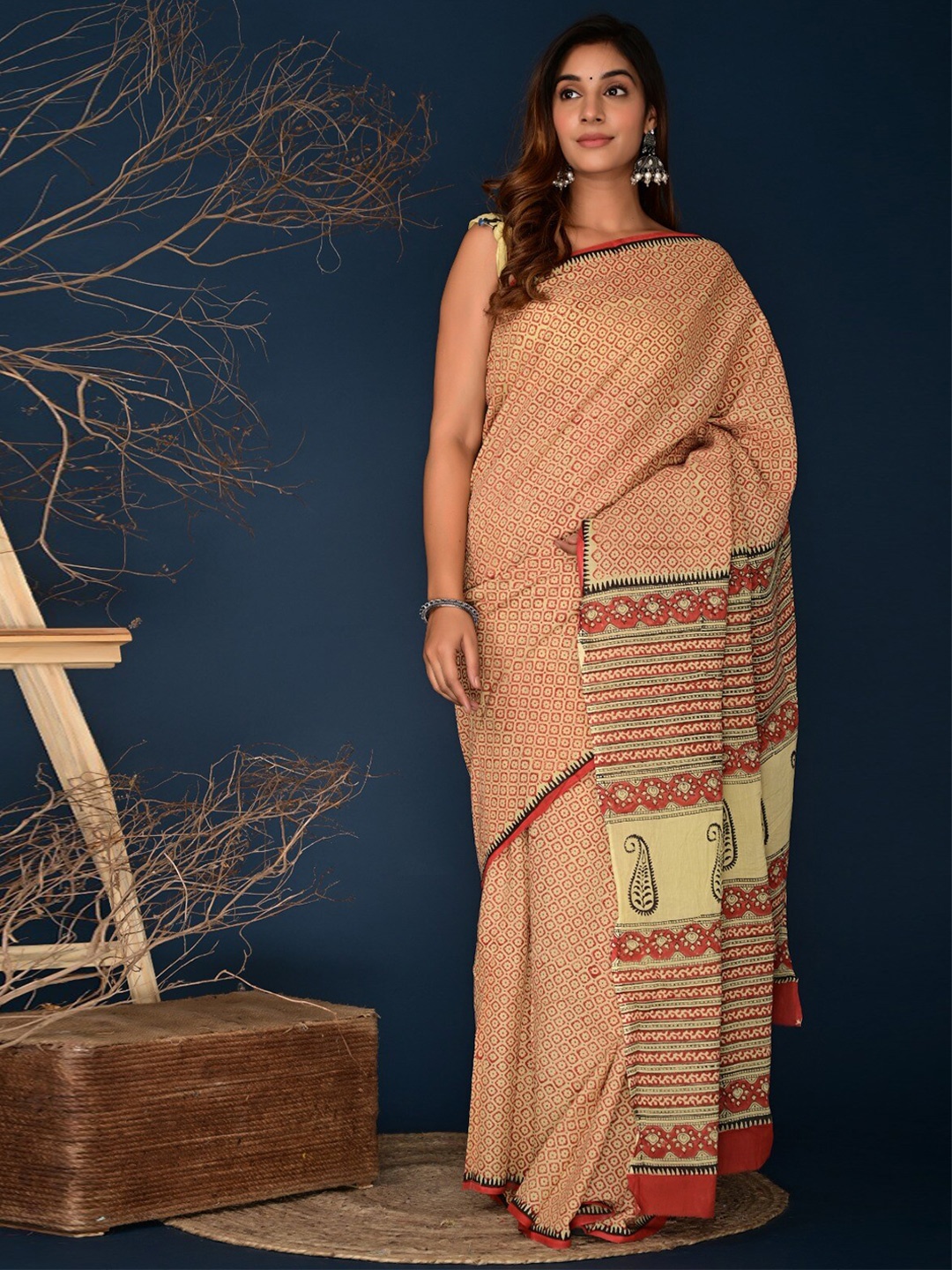 

JALTHER Ethnic Motifs Printed Cotton Saree, Cream