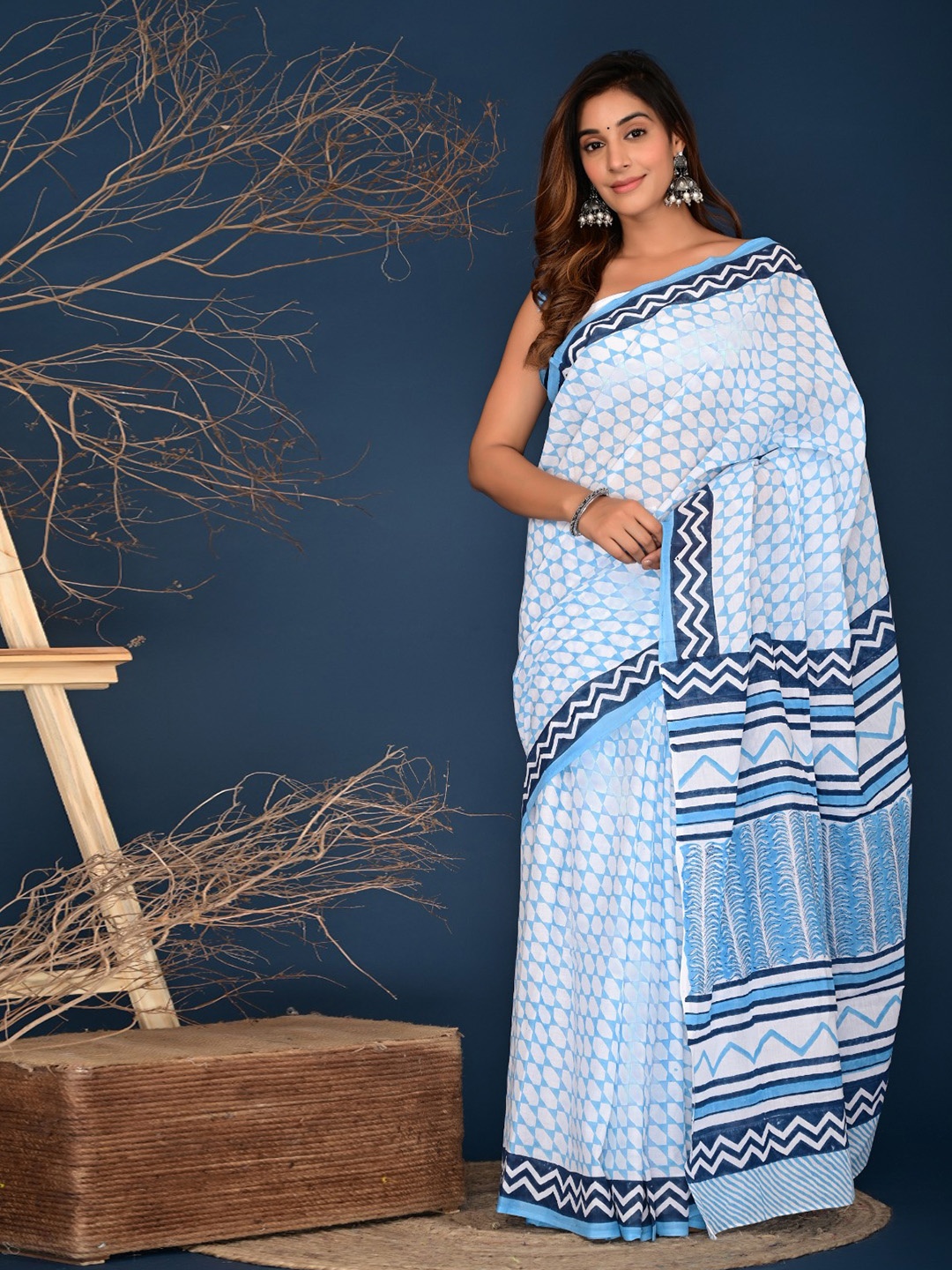 

JALTHER Geometric Printed Pure Cotton Saree, White