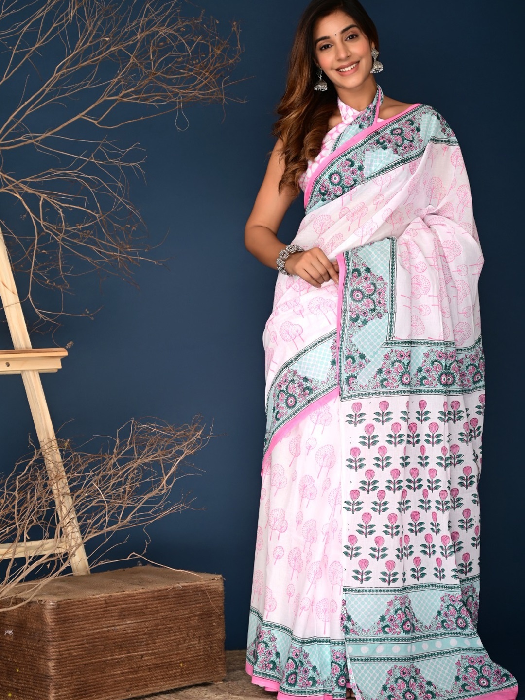 

JALTHER Floral Printed Pure Cotton Saree, Pink