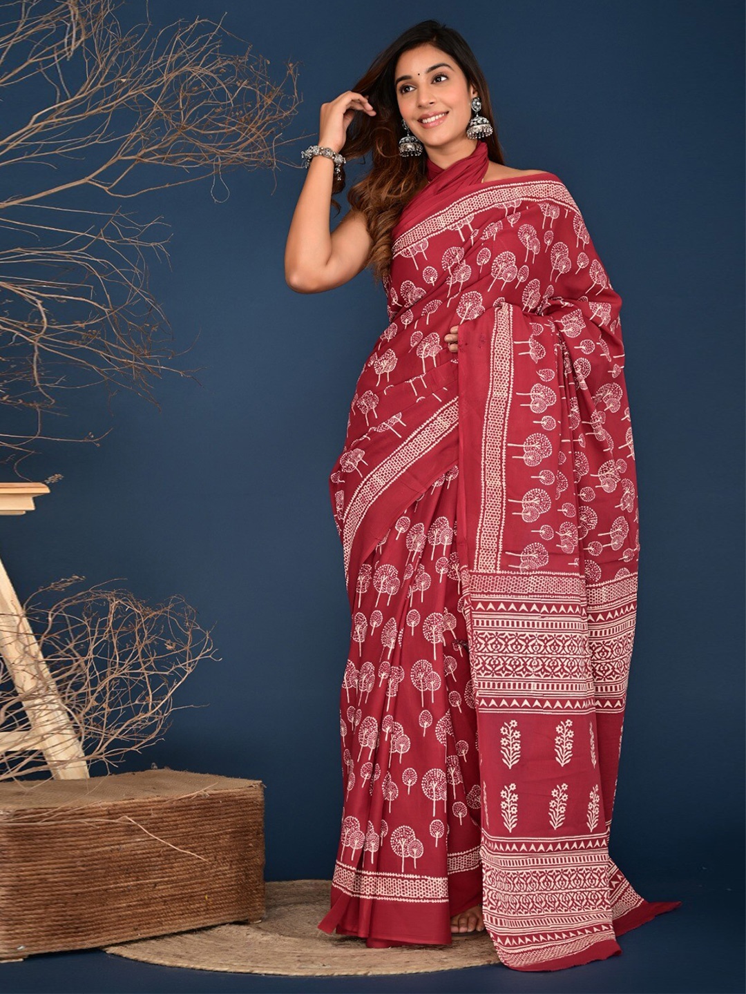 

JALTHER Floral Printed Linen Saree, Red