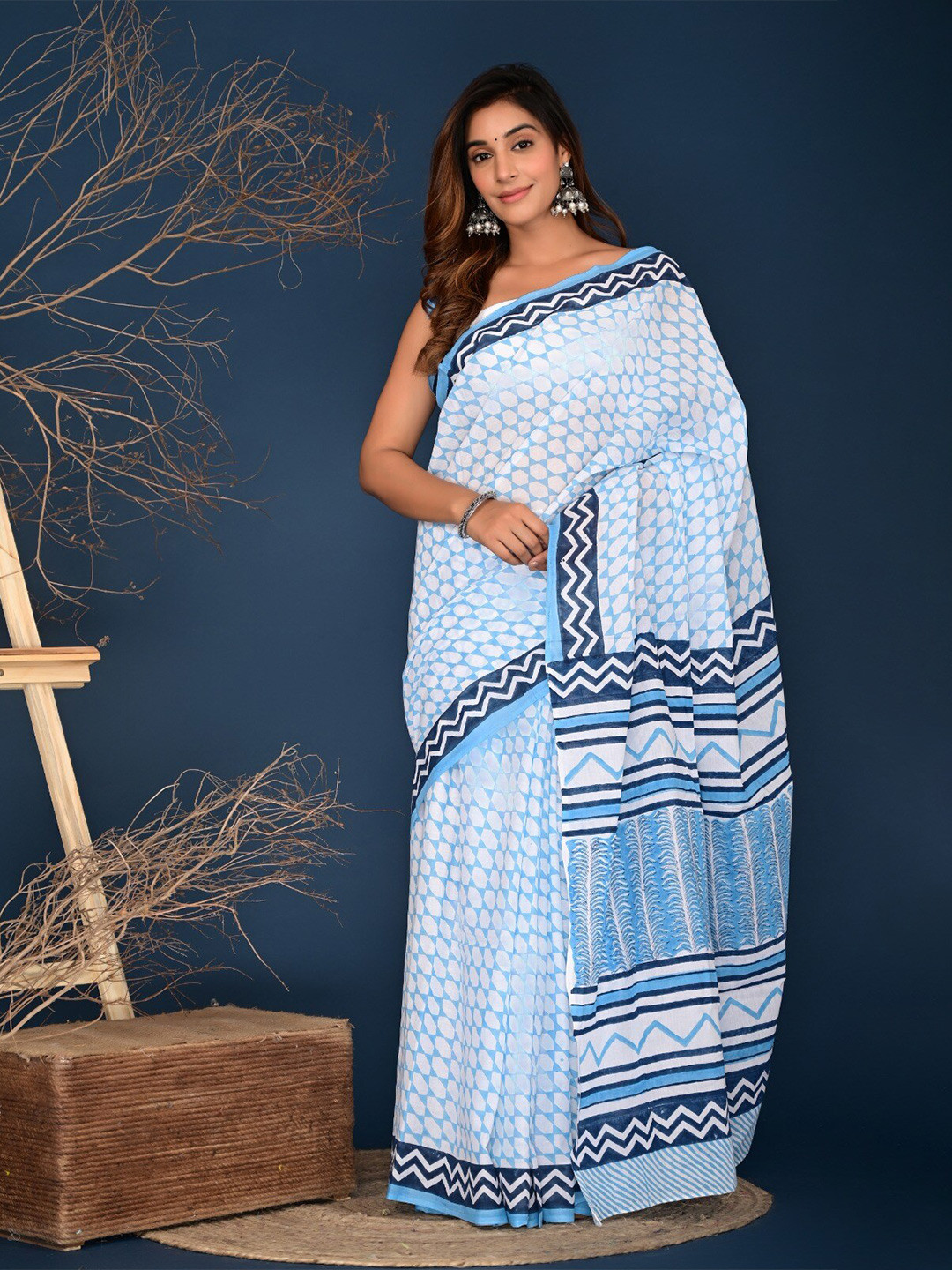 

KIAARON Abstract Pure Cotton Block Print Saree, White