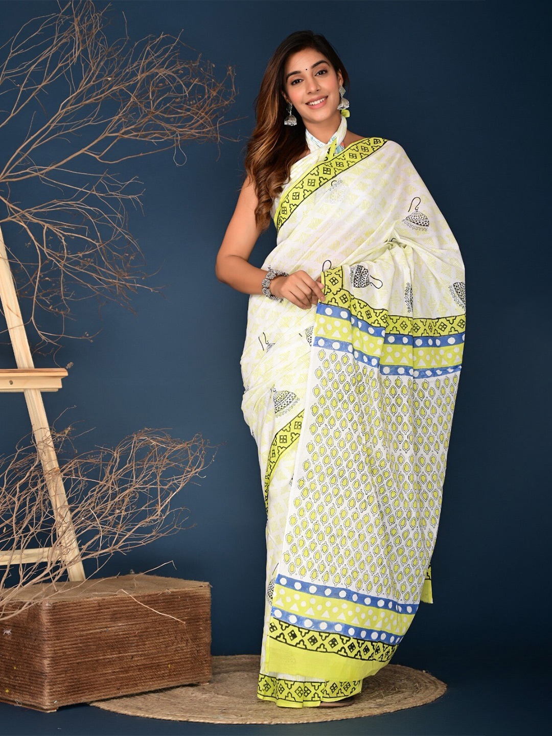 

KIAARON Ethnic Motifs Pure Cotton Block Print Saree, White