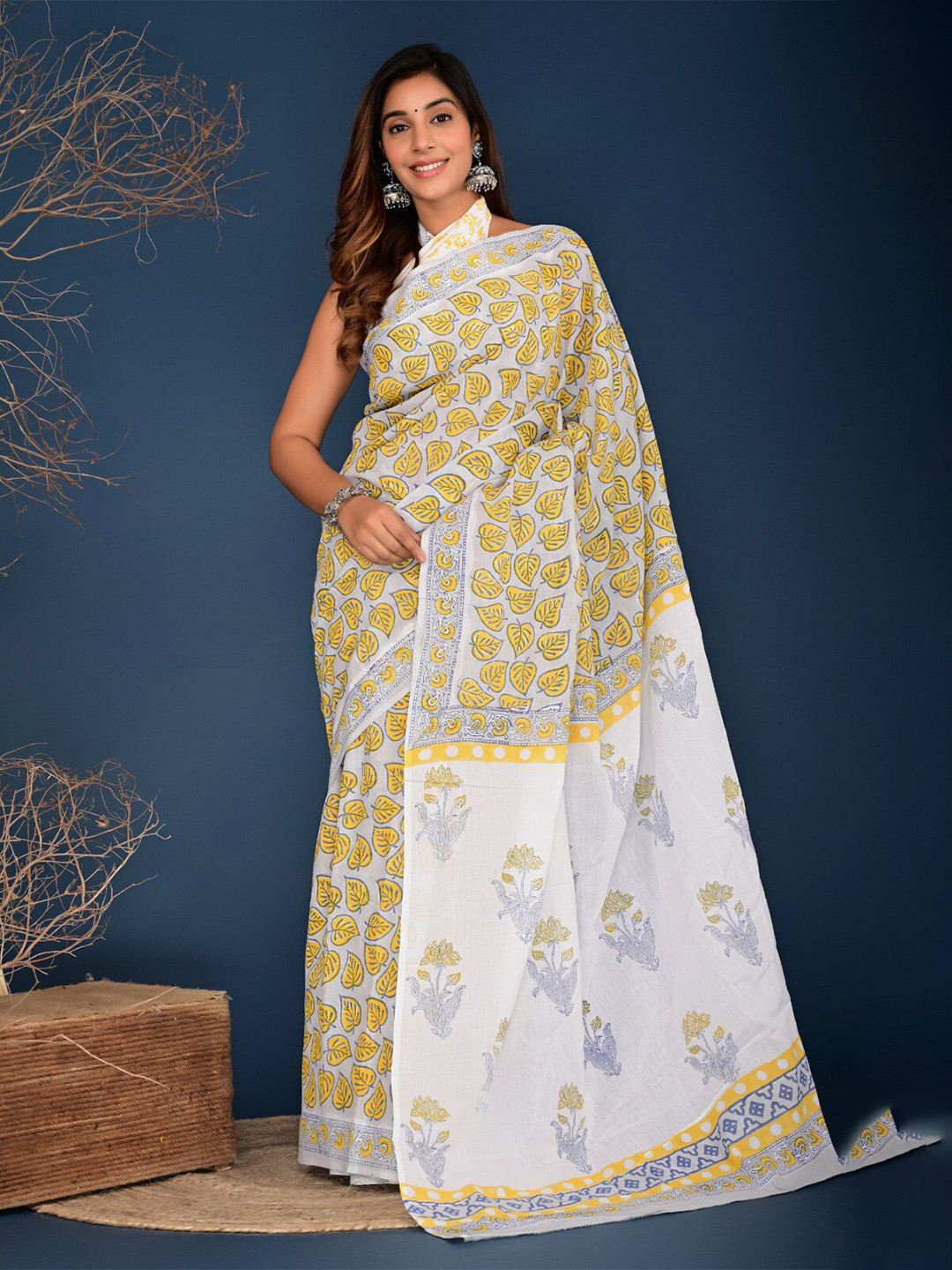 

KIAARON Floral Printed Block Print Saree, Beige