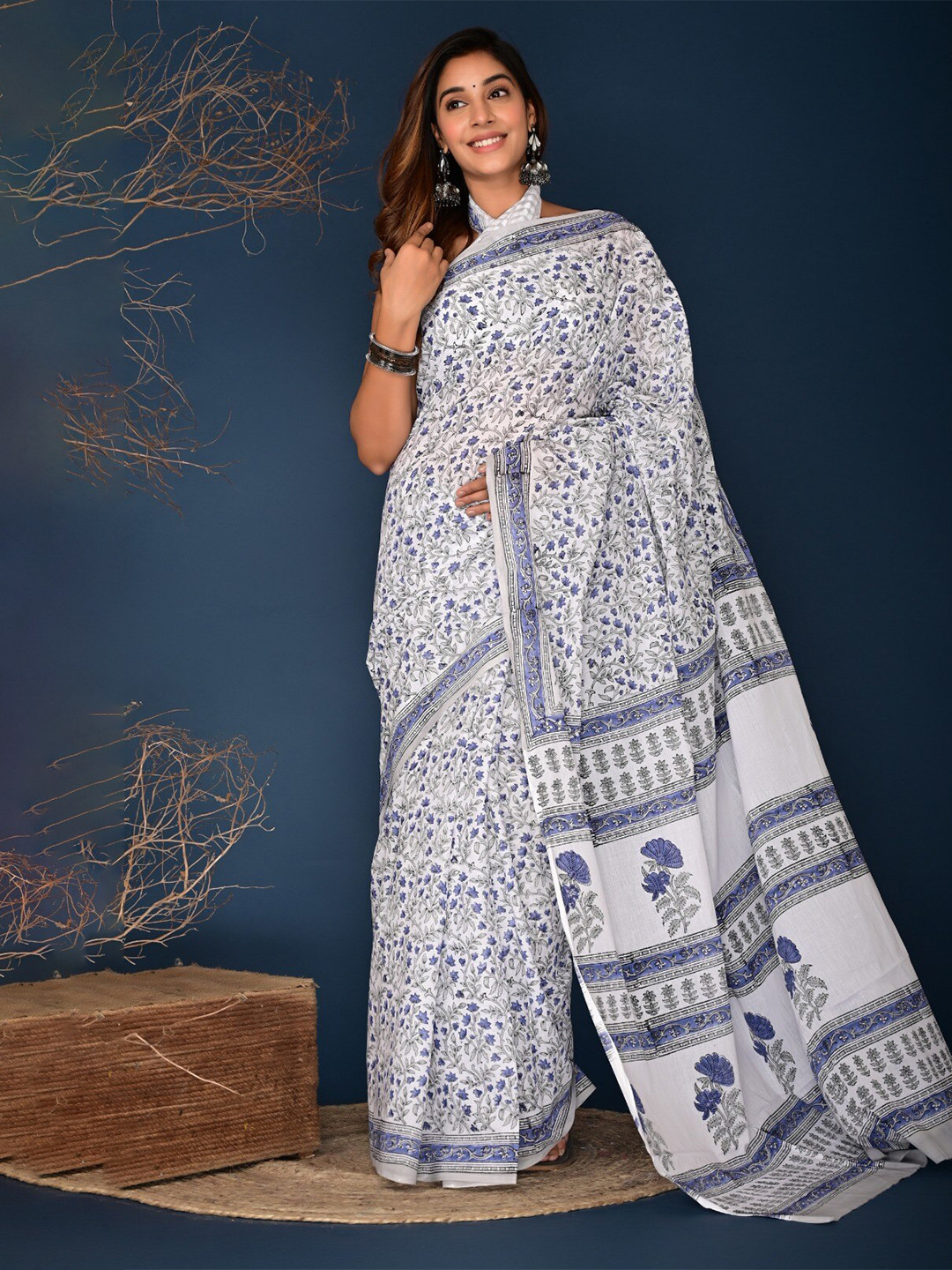 

KIAARON Ethnic Motifs Pure Cotton Block Print Saree, Grey