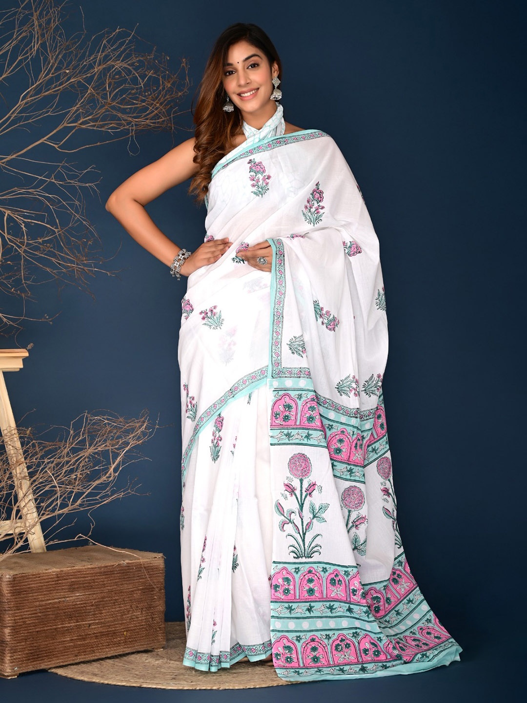 

KIAARON Ethnic Motifs Pure Cotton Block Print Saree, White
