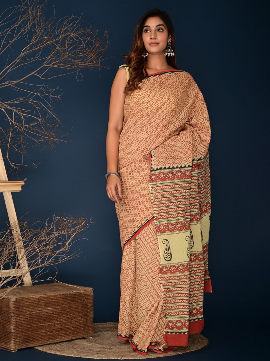 

KIAARON Ethnic Motifs Block Print Saree, Red