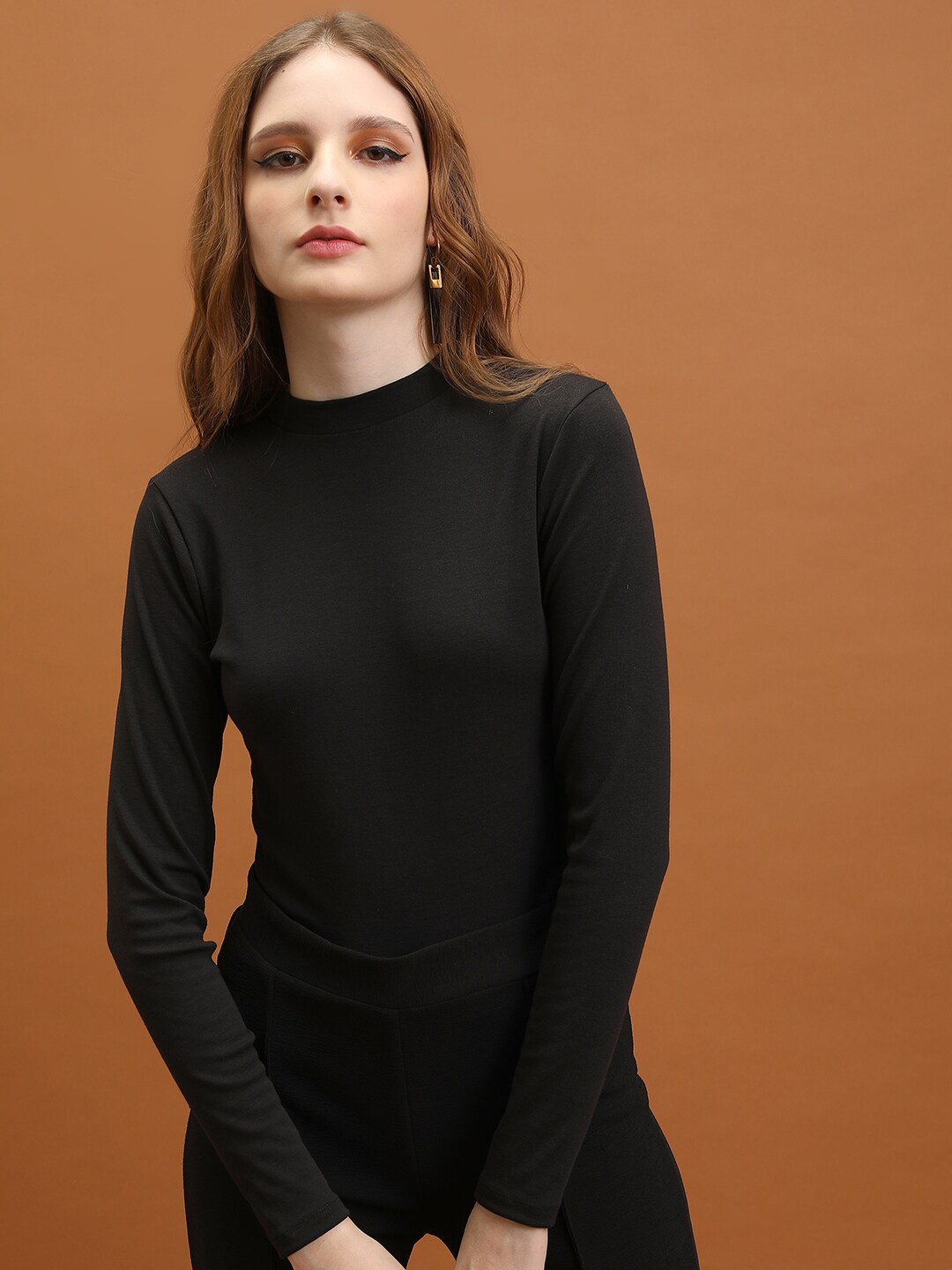 

Tokyo Talkies Solid Back Cut-Out Ruched Rib Top, Black