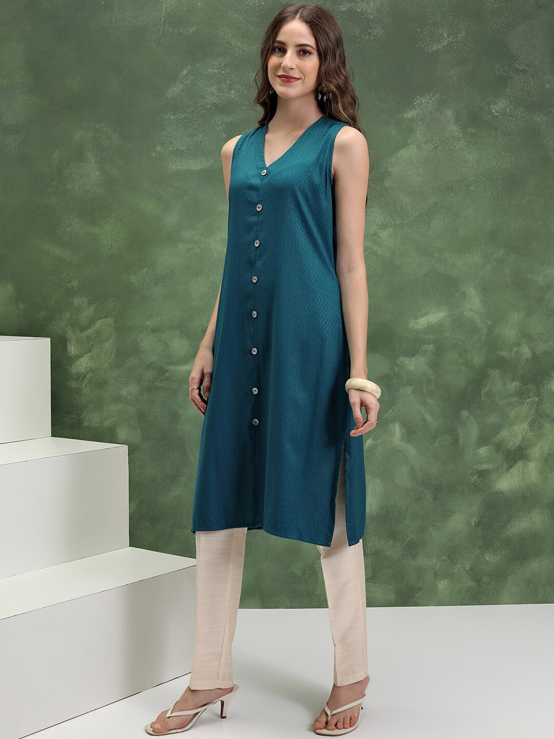 

Vishudh Striped V Neck Sleeveless Kurta, Teal