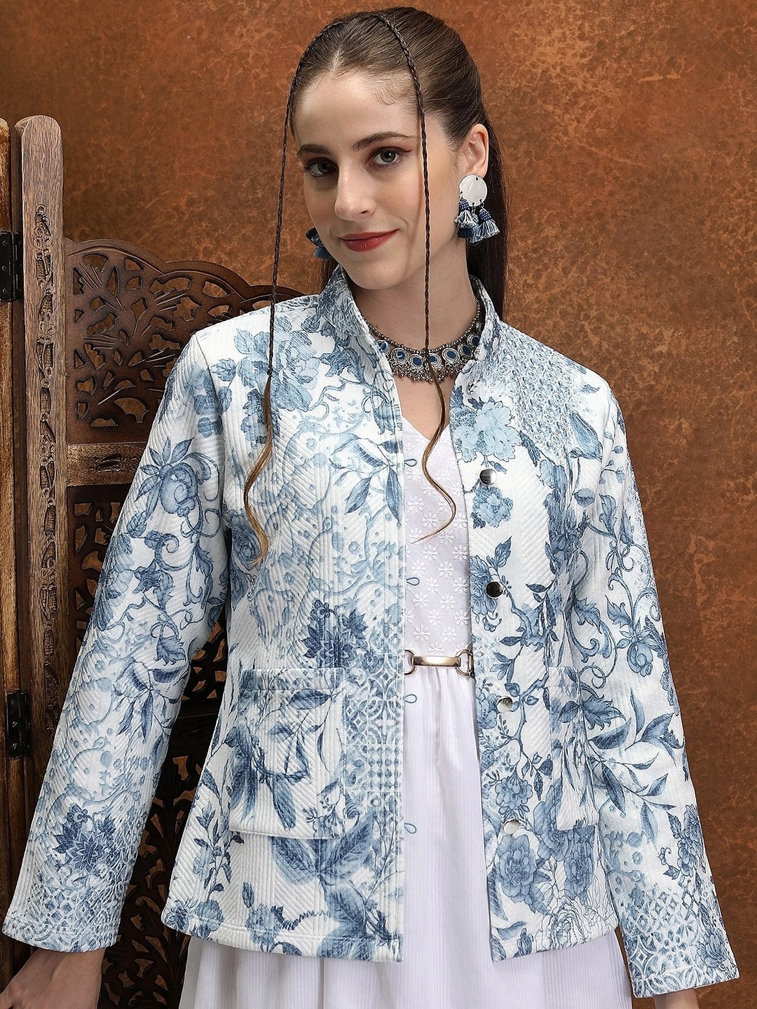 

Vishudh White Floral Printed Crop Tailored Jacket