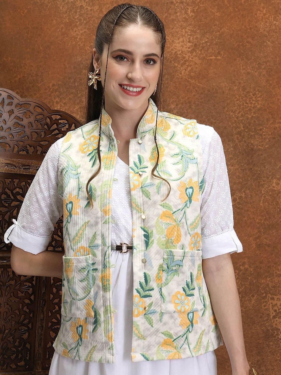

Vishudh Off White Floral Printed Mandarin Collar Tailored Jacket