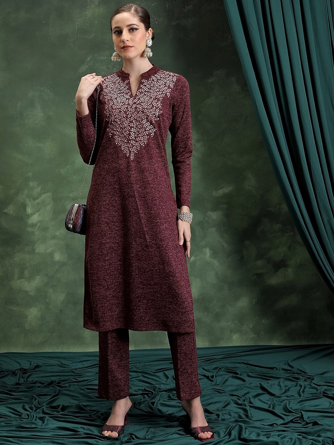 

Vishudh Floral Regular Thread Work Kurta with Trousers, Maroon