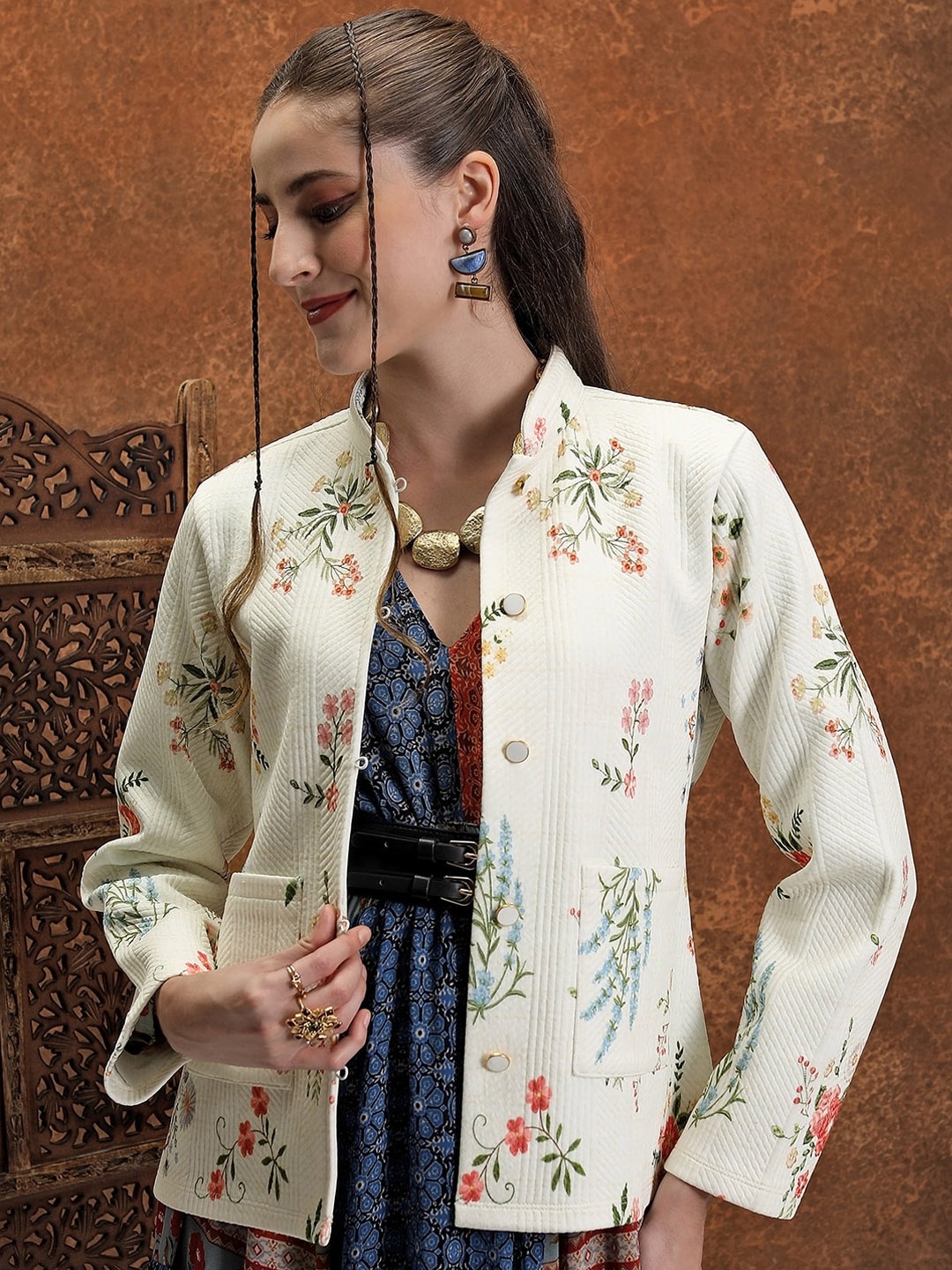 

Vishudh Off White Floral Printed Crop Tailored Jacket