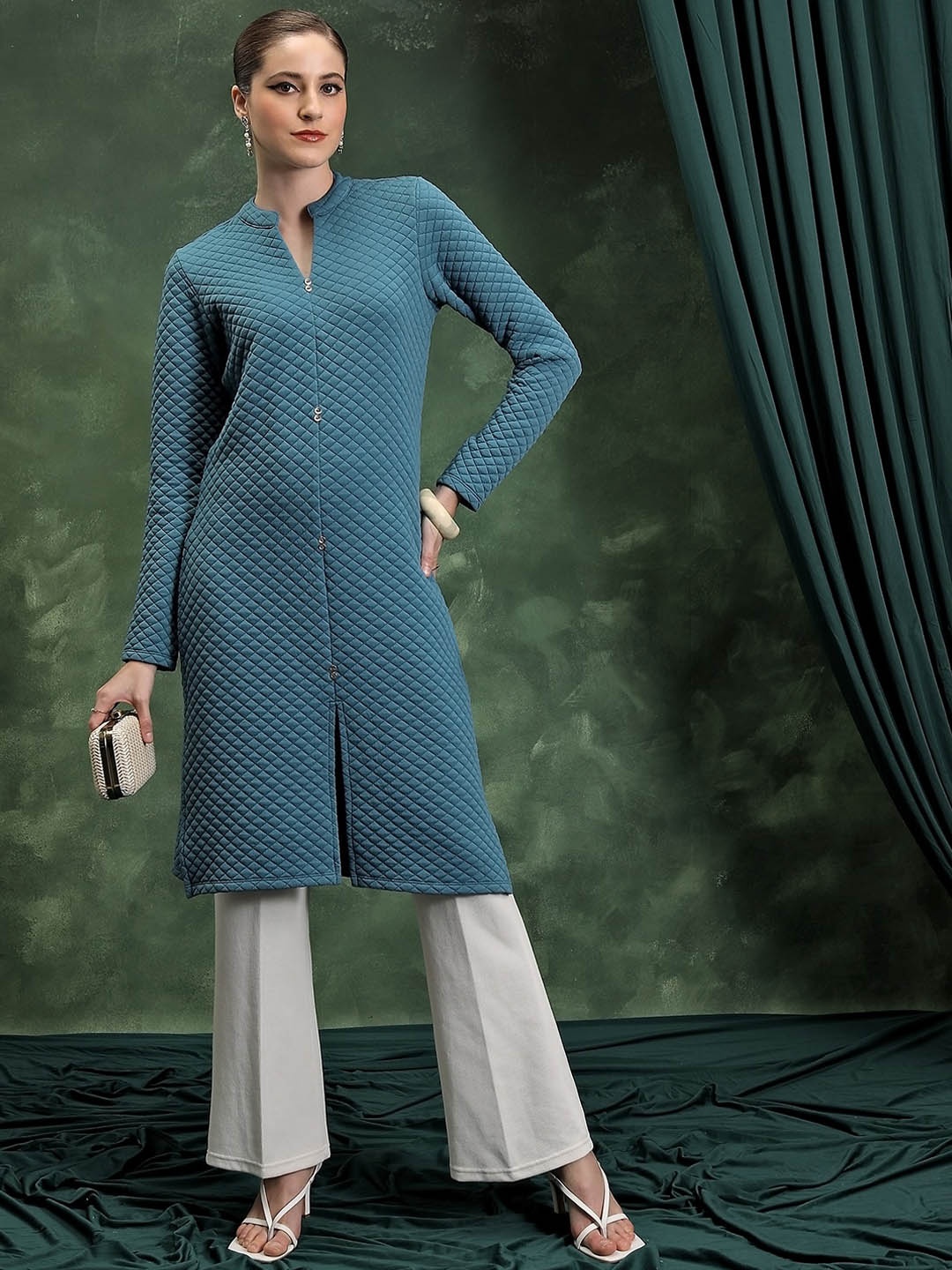 

Vishudh Mandarin Collar Long Sleeves Quilted Kurta, Teal
