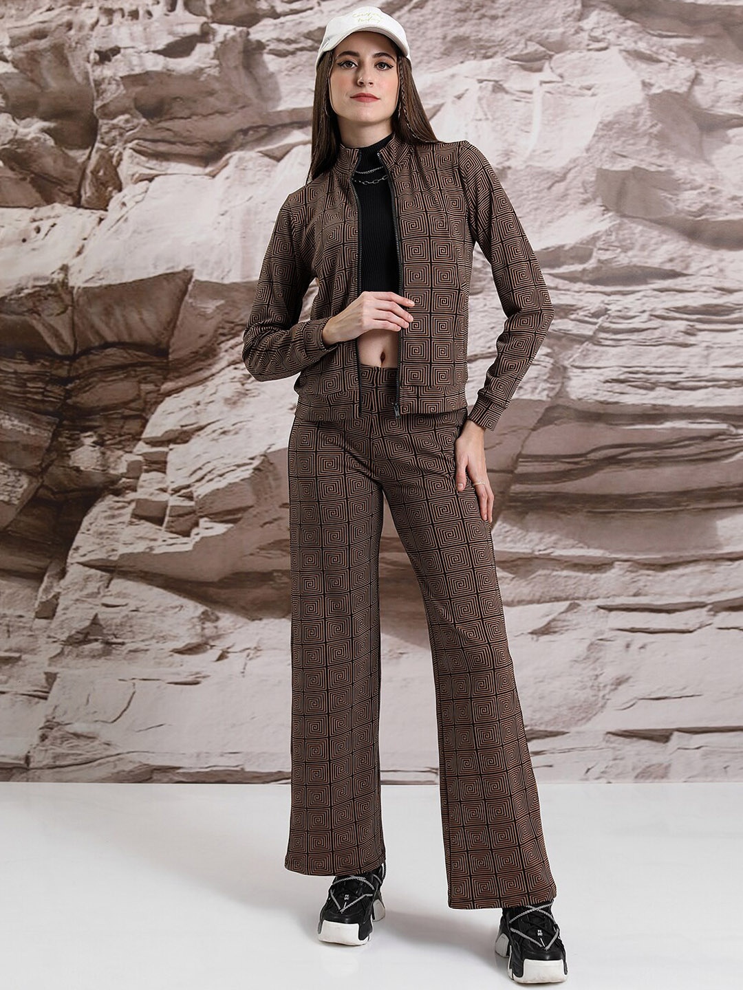 

Tokyo Talkies Women Knit Jacquard Jacket And Pant Co-Ord, Brown