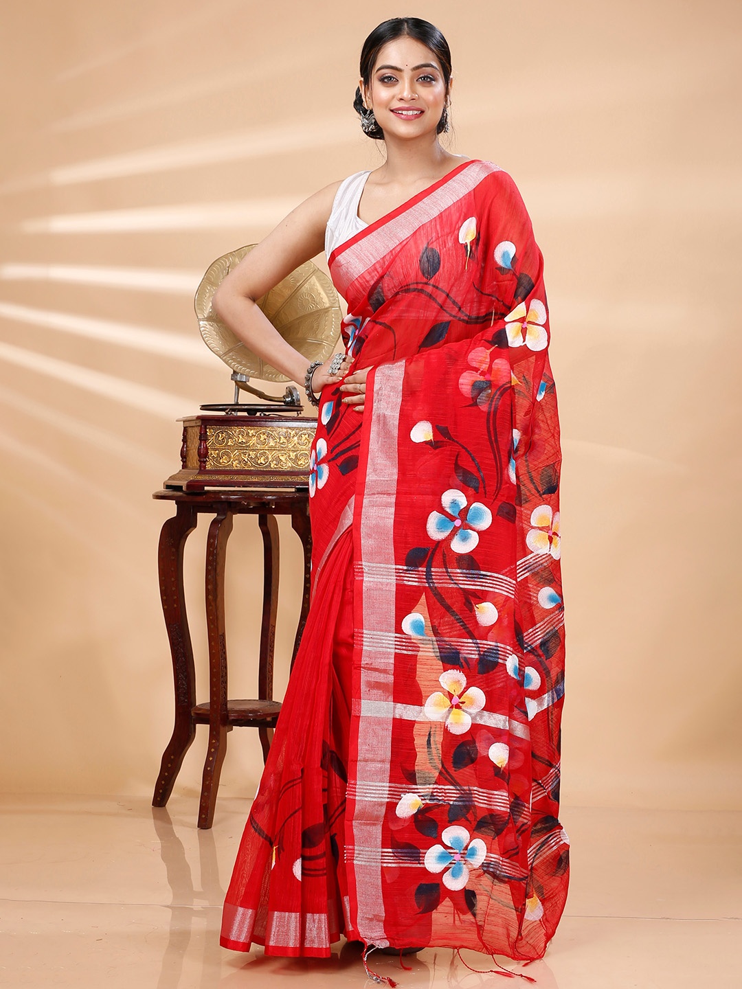 

DipDiya Floral Printed Zari Taant Saree, Red