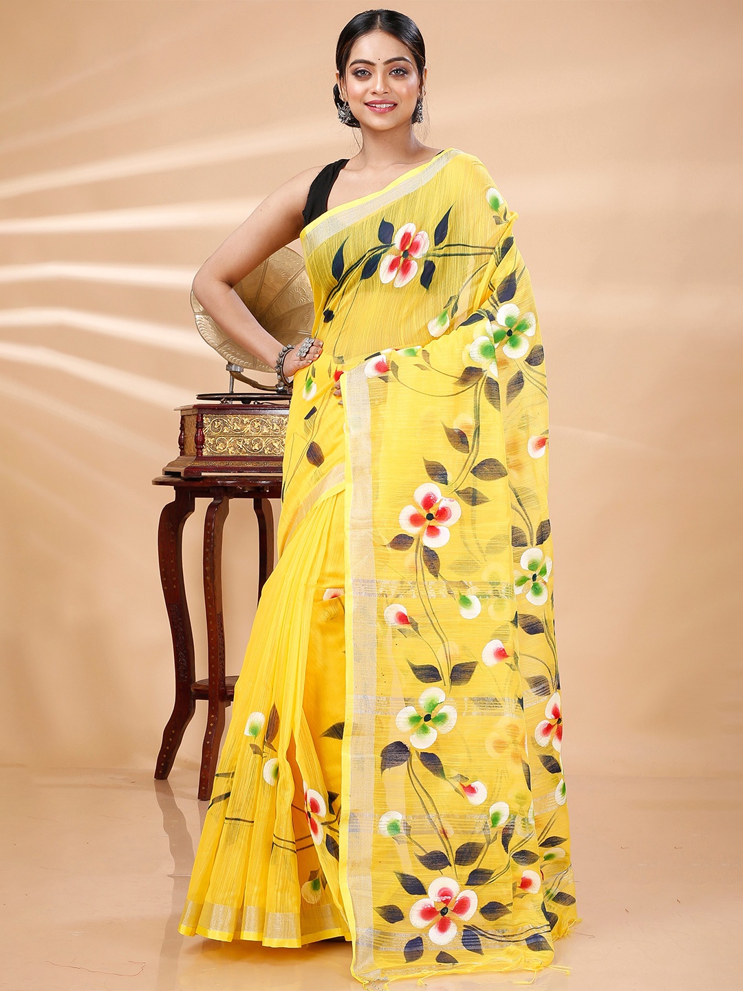 

DipDiya Floral Printed Zari Taant Saree, Yellow