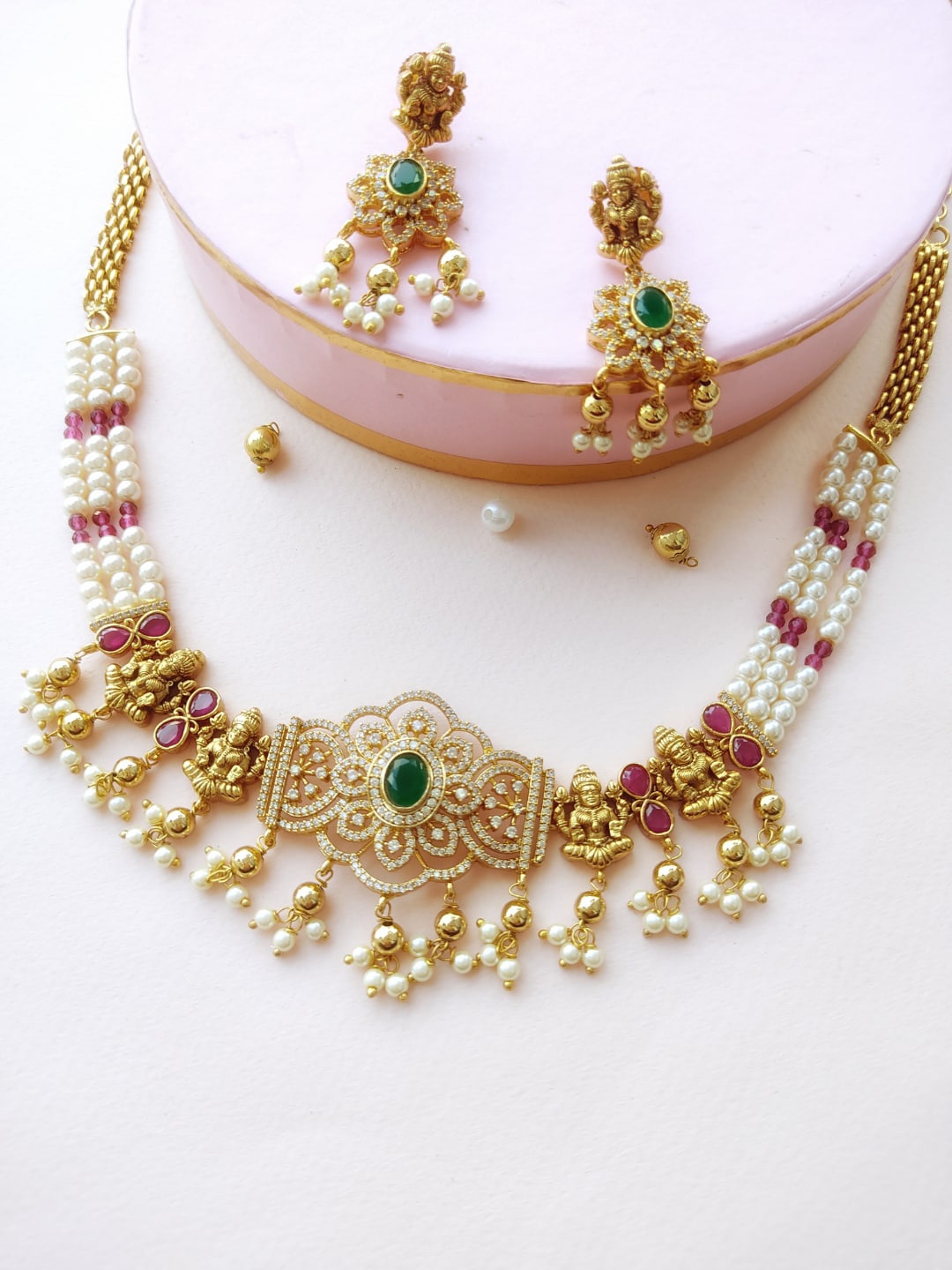 

Pihtara Jewels Gold-Plated Pearl Jewellery Set
