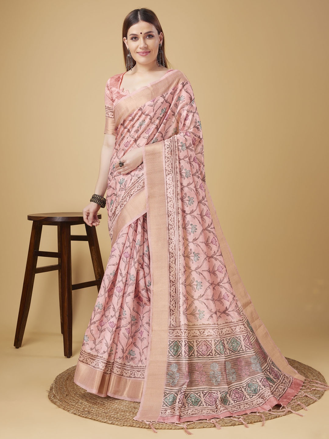 

DOI MOI Floral Printed Zari Saree, Pink