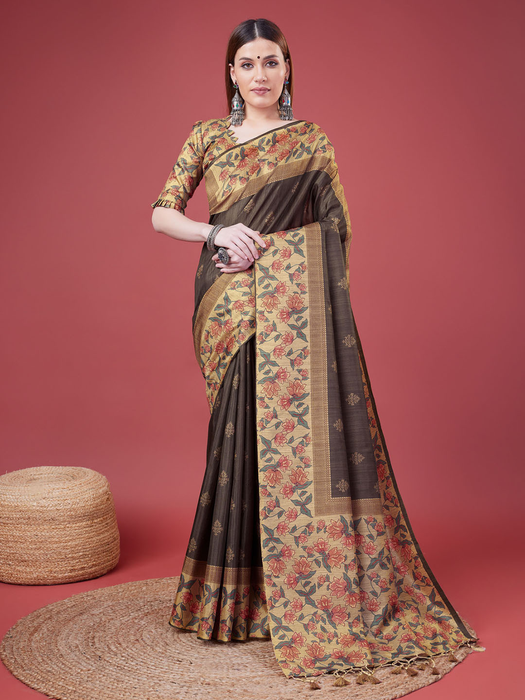 

DOI MOI Floral Printed Saree, Brown