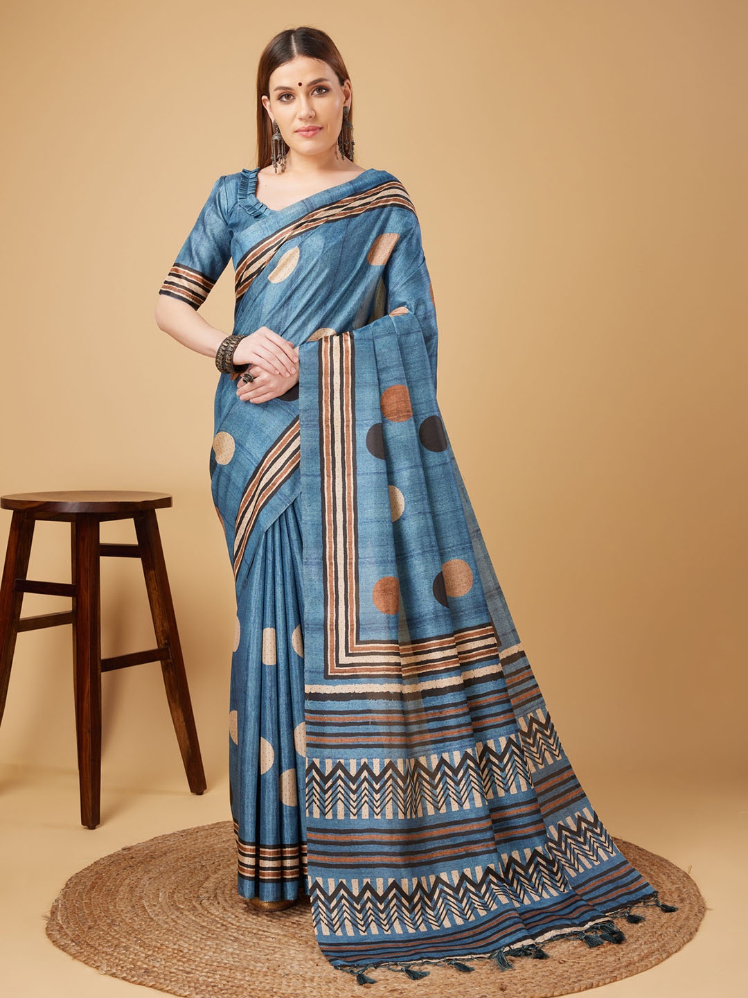 

DOI MOI Floral Printed Zari Saree, Blue