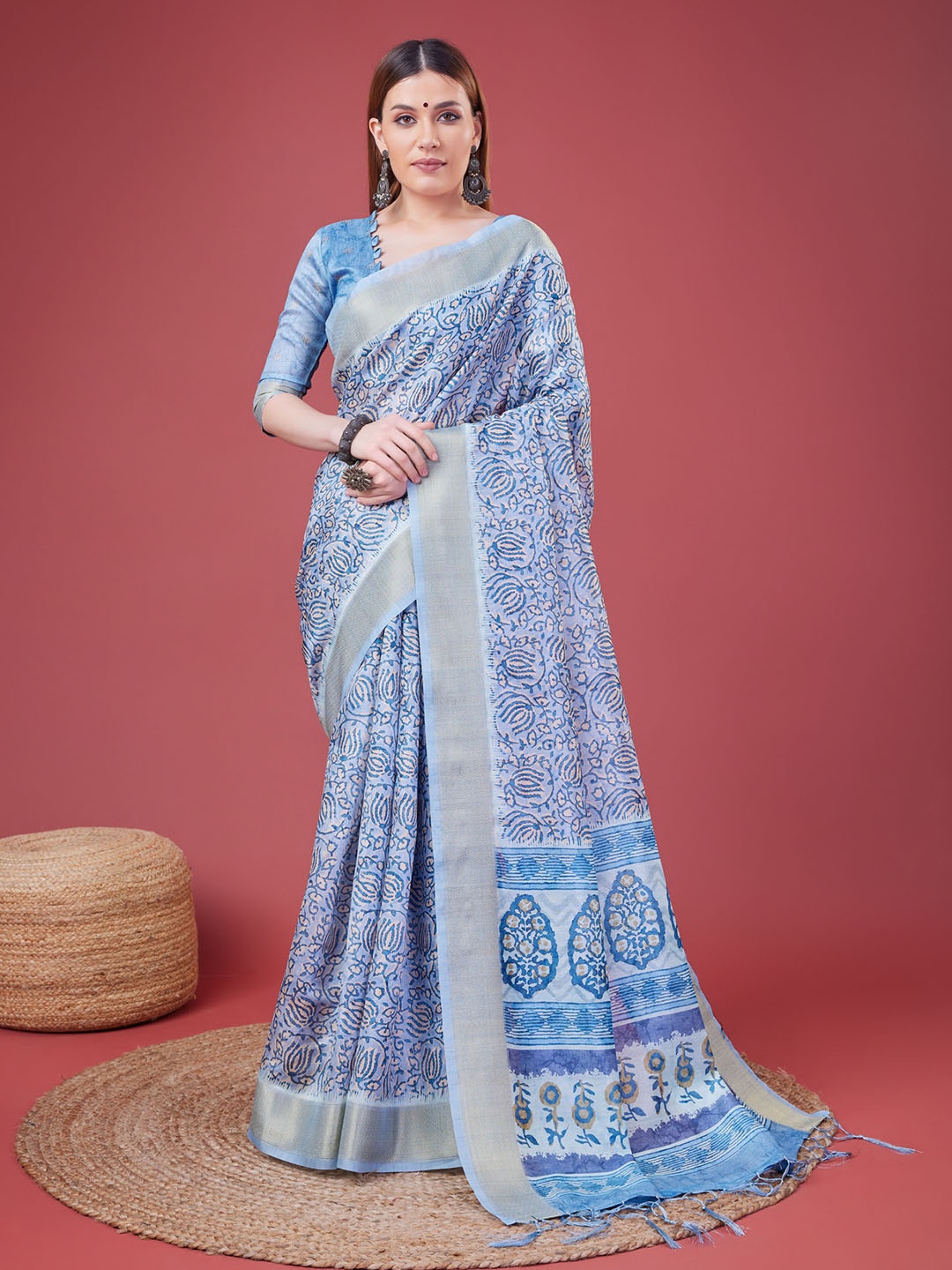 

DOI MOI Floral Printed Zari Saree, Blue