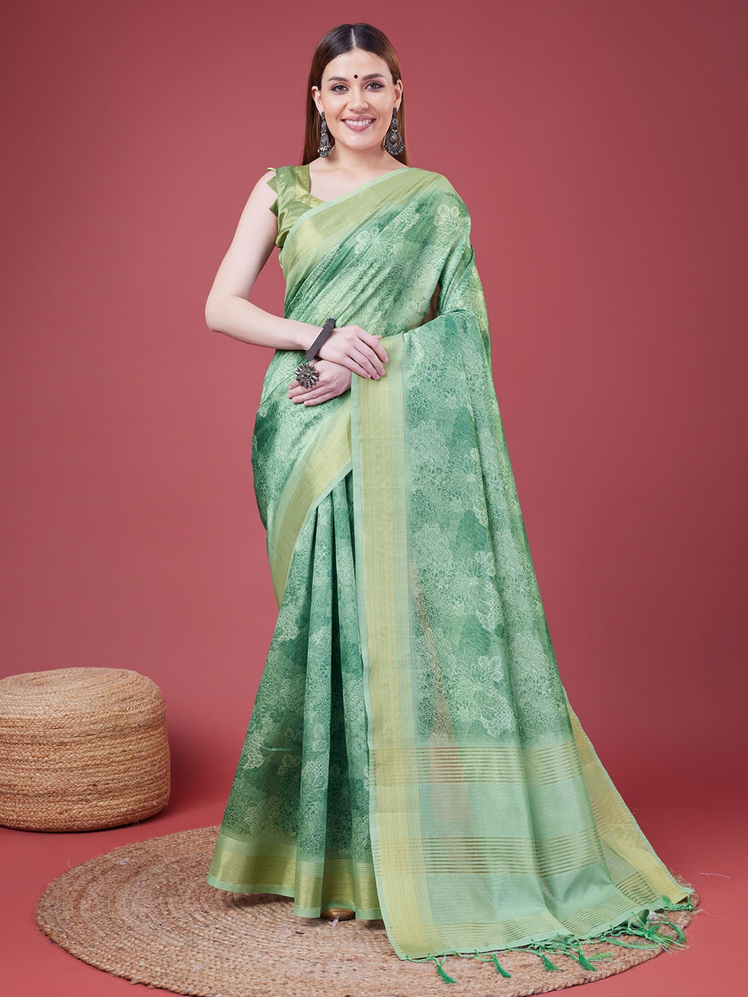 

DOI MOI Floral Printed Zari Saree, Green