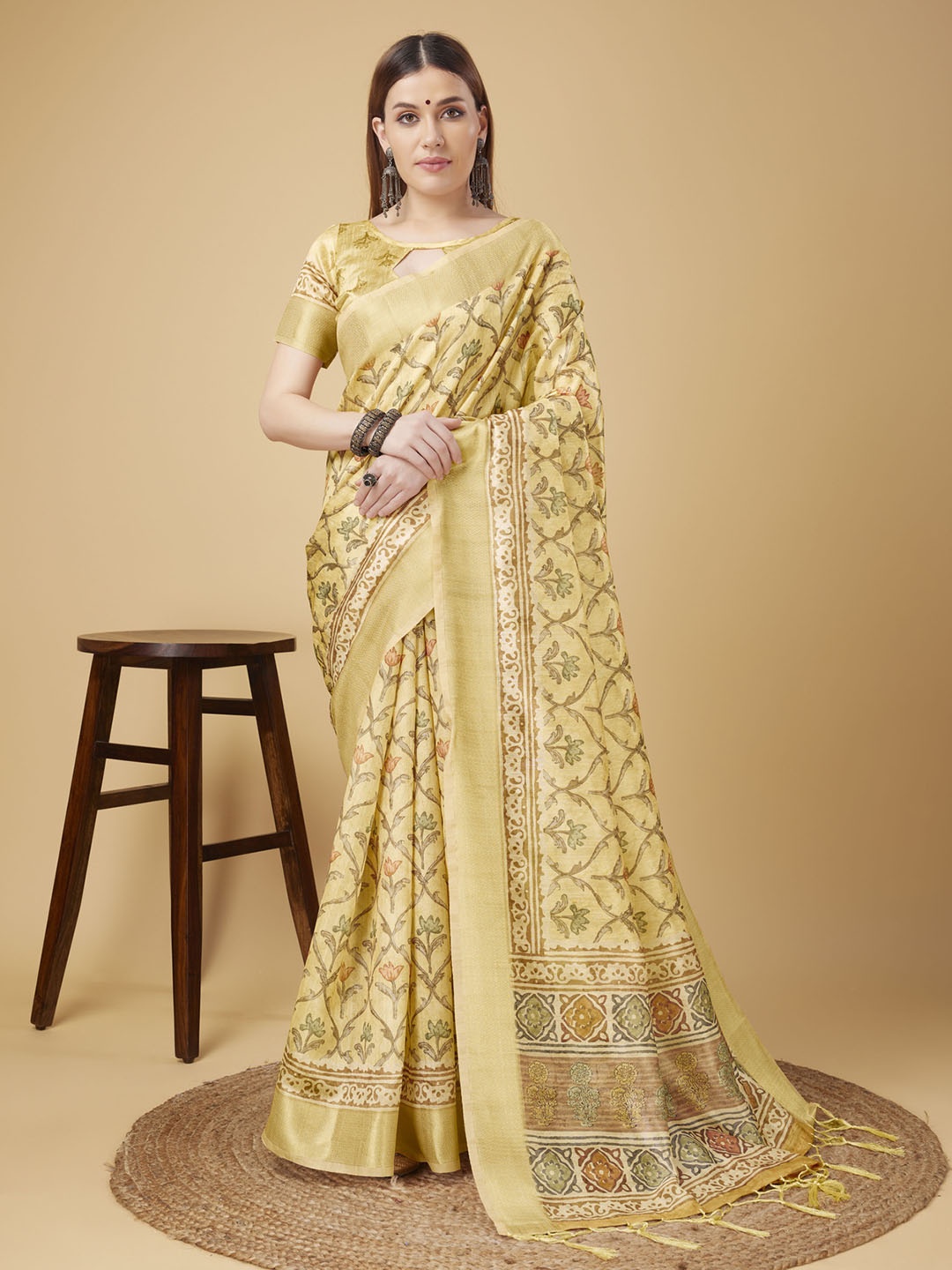 

DOI MOI Floral Printed Zari Saree, Beige