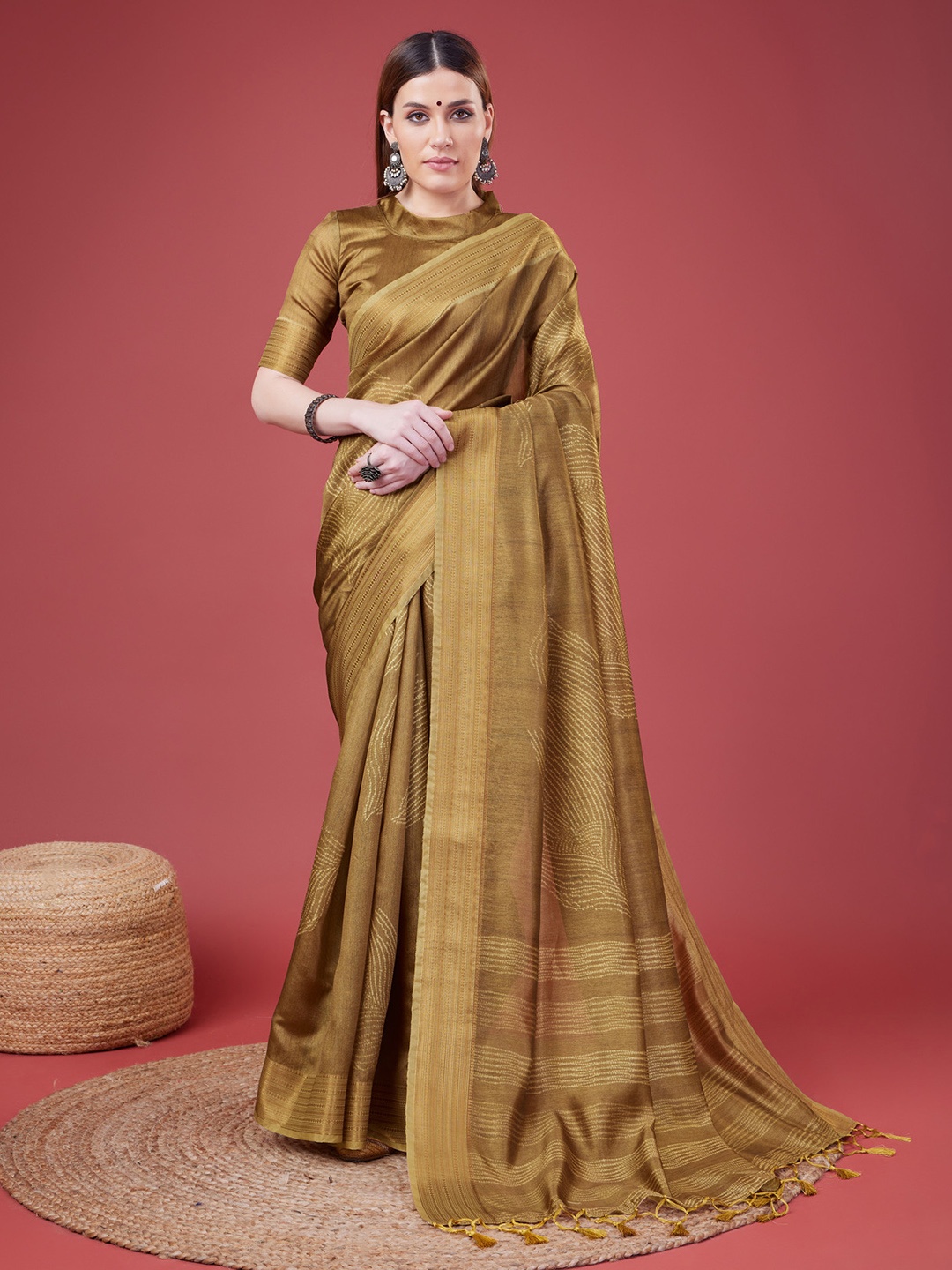 

DOI MOI Striped Printed Zari Saree, Gold