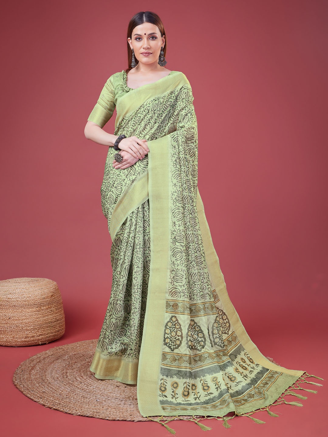 

DOI MOI Floral Printed Zari Saree, Green