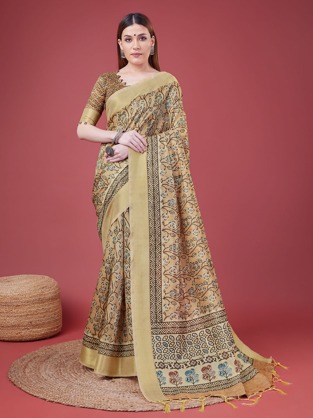 

DOI MOI Floral Printed Zari Saree, Beige