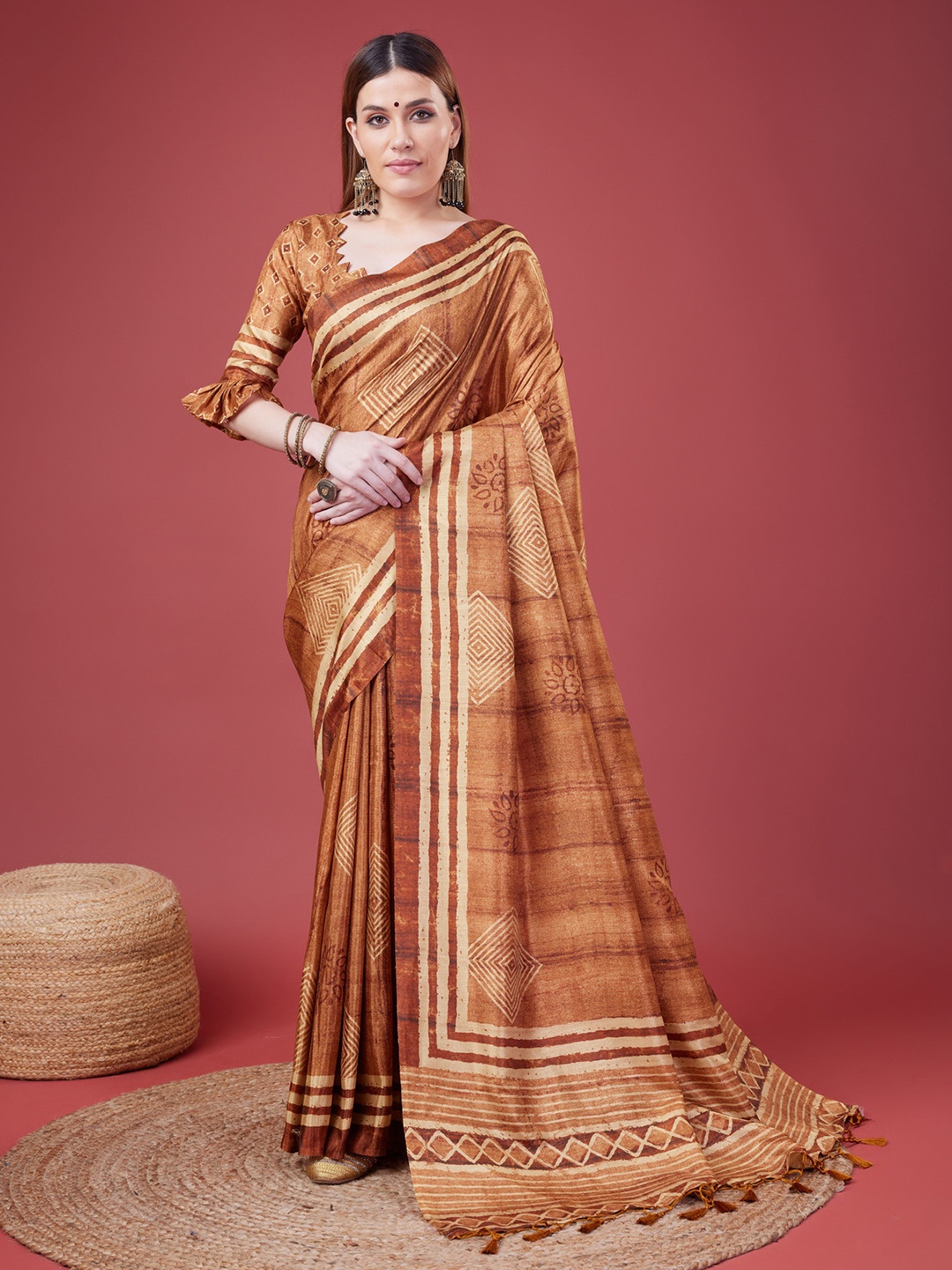 

DOI MOI Geometric Printed Saree, Brown